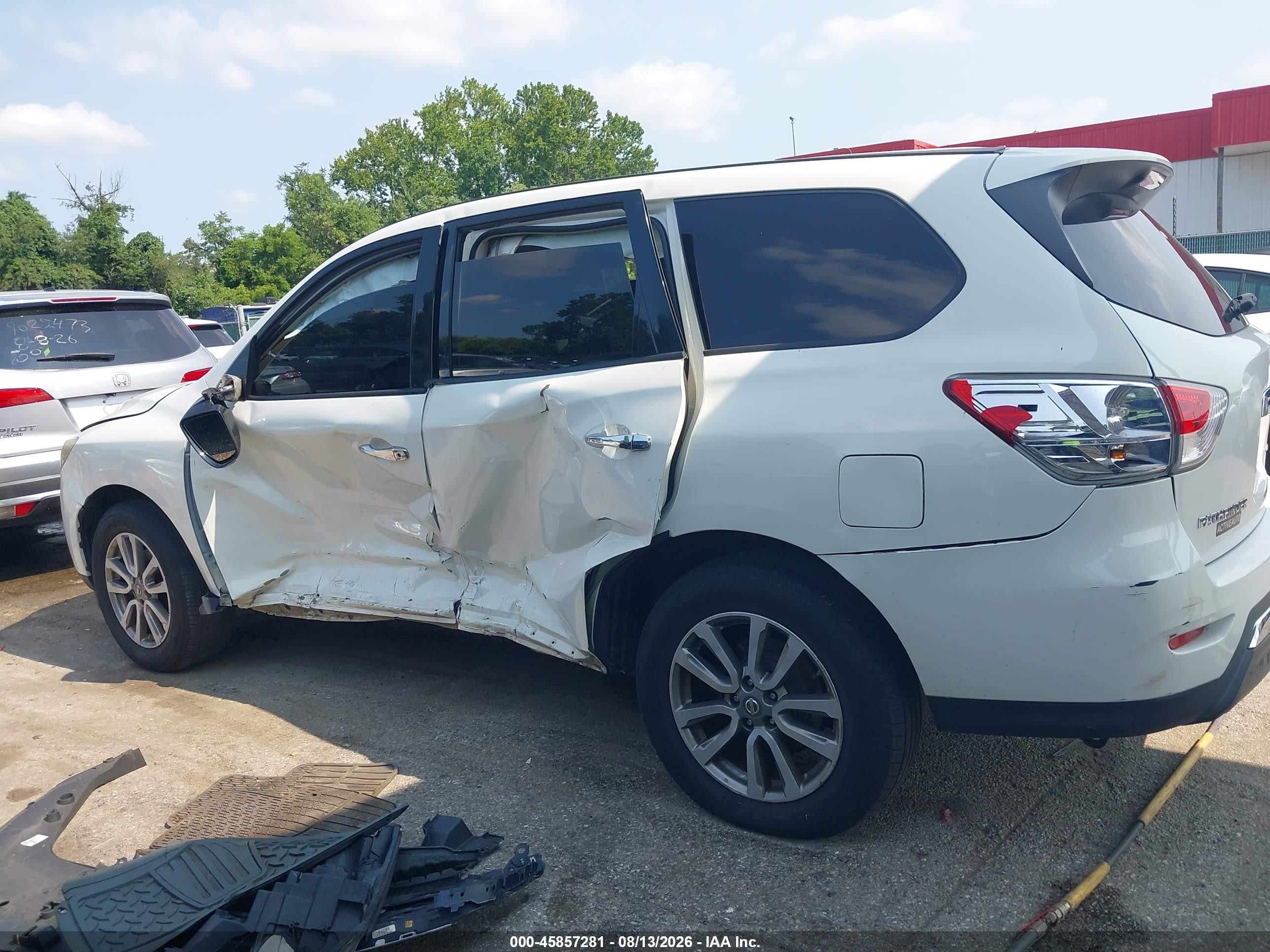 2013 Nissan Pathfinder S White vin: 5N1AR2MM2DC618407