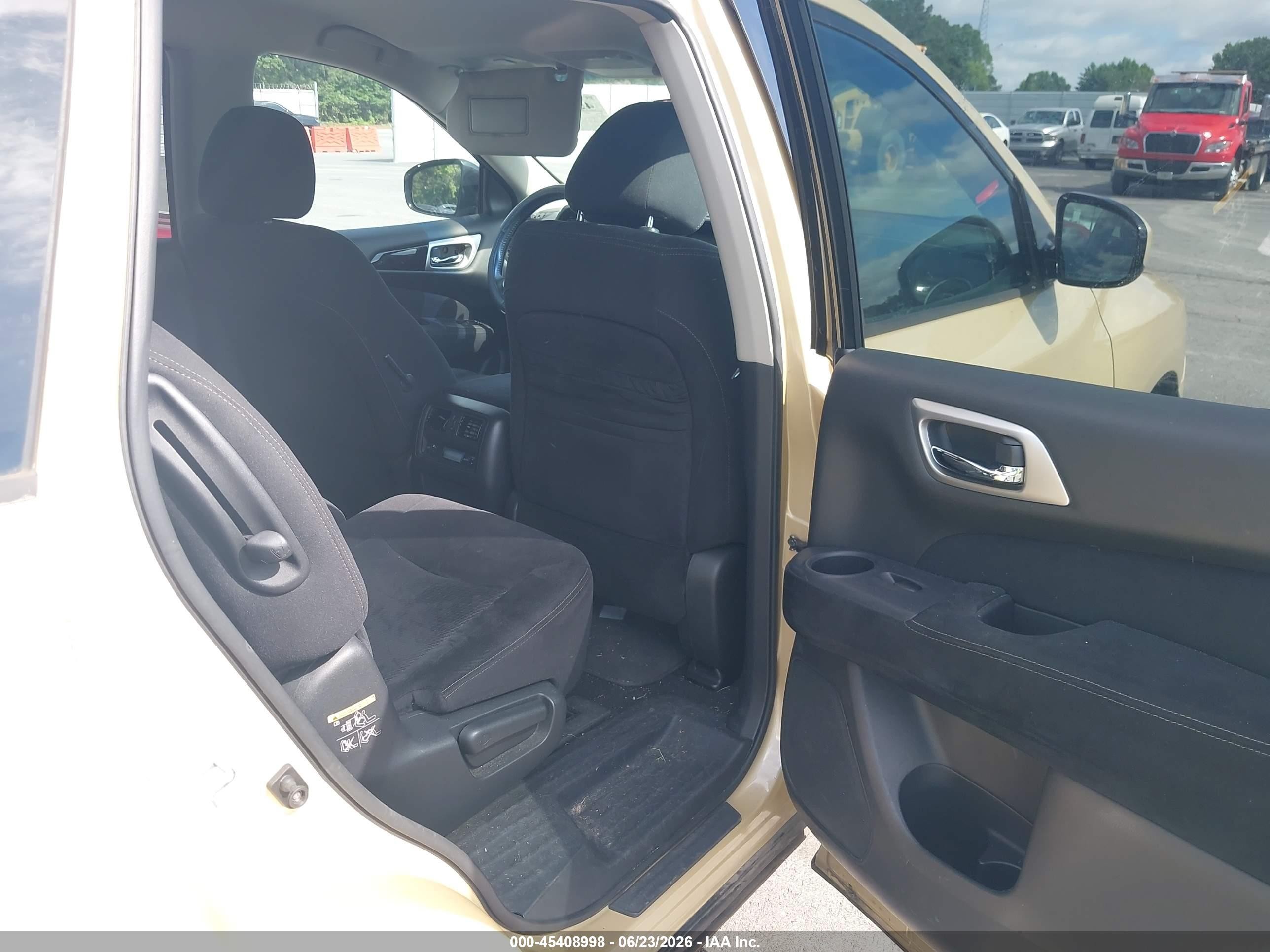 2013 Nissan Pathfinder Sv Gold vin: 5N1AR2MM2DC631383