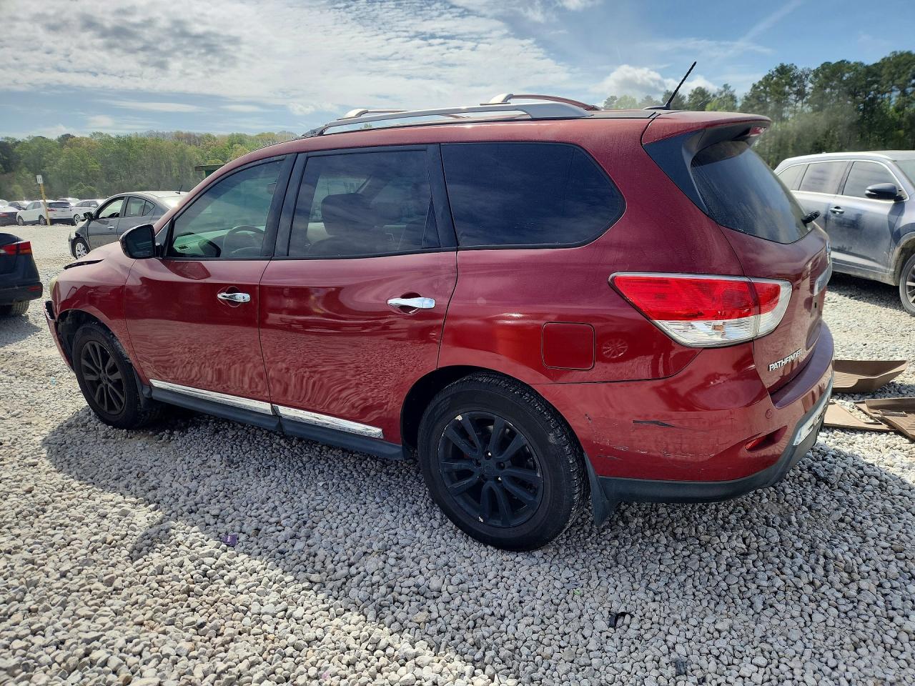 2013 Nissan Pathfinder S Red vin: 5N1AR2MM2DC633005
