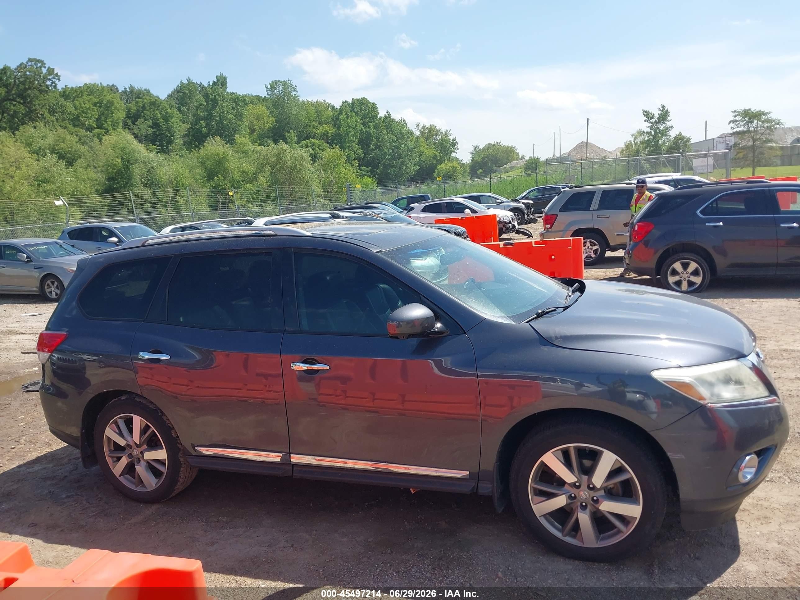 2013 Nissan Pathfinder Platinum Gray vin: 5N1AR2MM2DC638978