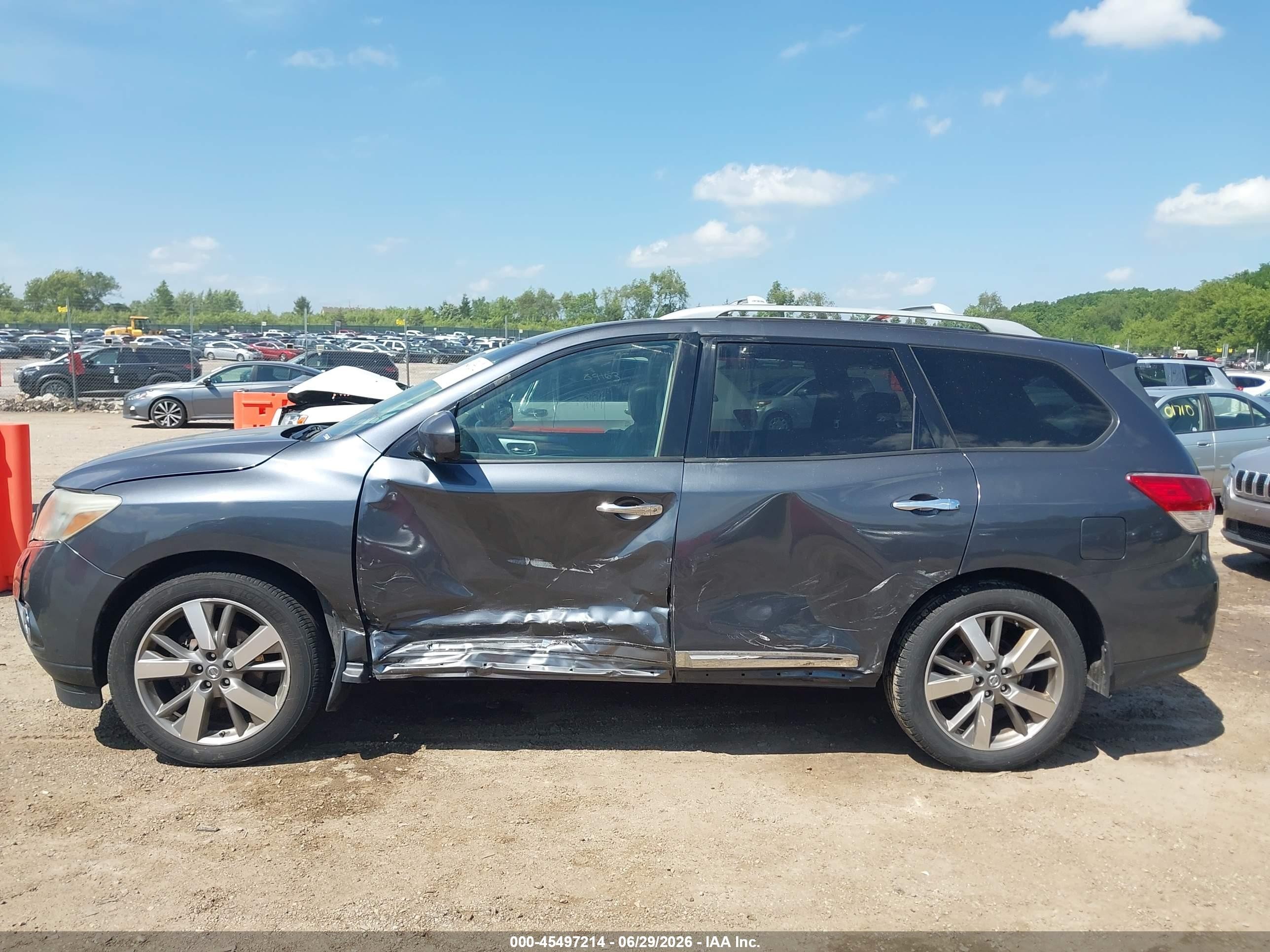 2013 Nissan Pathfinder Platinum Gray vin: 5N1AR2MM2DC638978