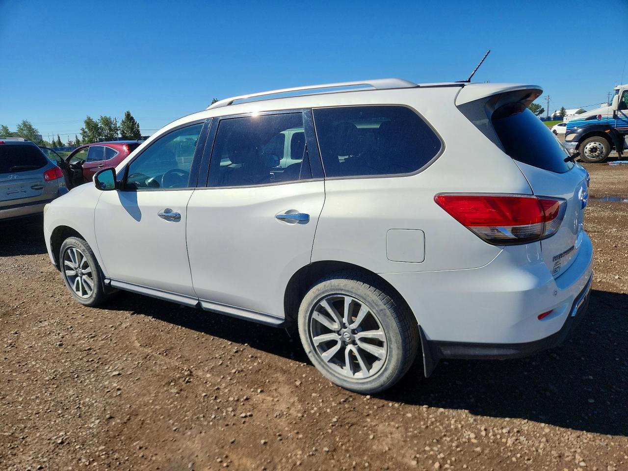 2014 Nissan Pathfinder S/sv/sl/platinum White vin: 5N1AR2MM2EC603116