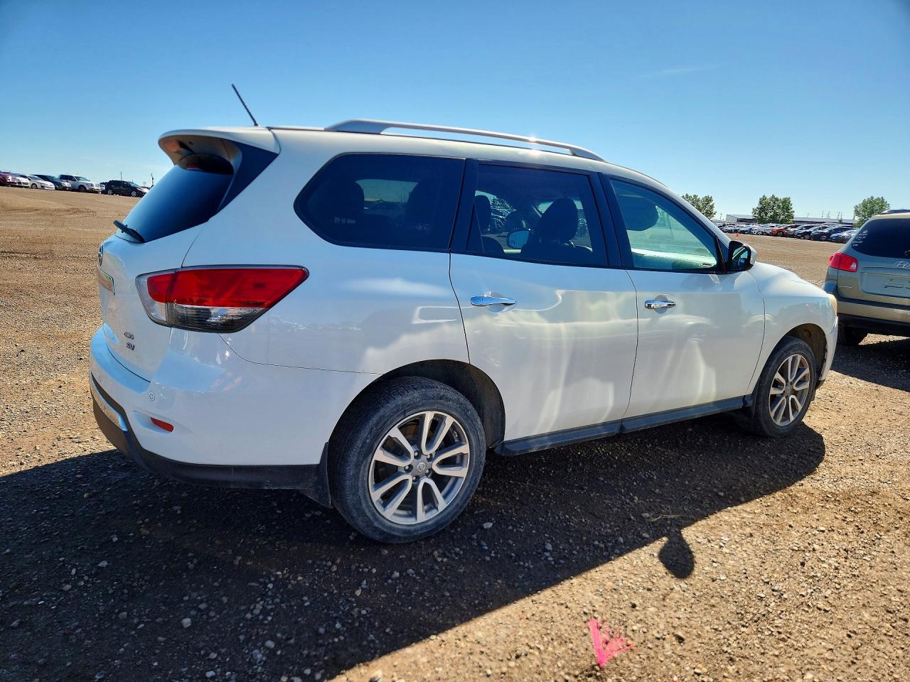 2014 Nissan Pathfinder S/sv/sl/platinum White vin: 5N1AR2MM2EC603116