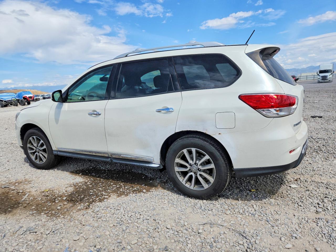 2014 Nissan Pathfinder S White vin: 5N1AR2MM2EC612110