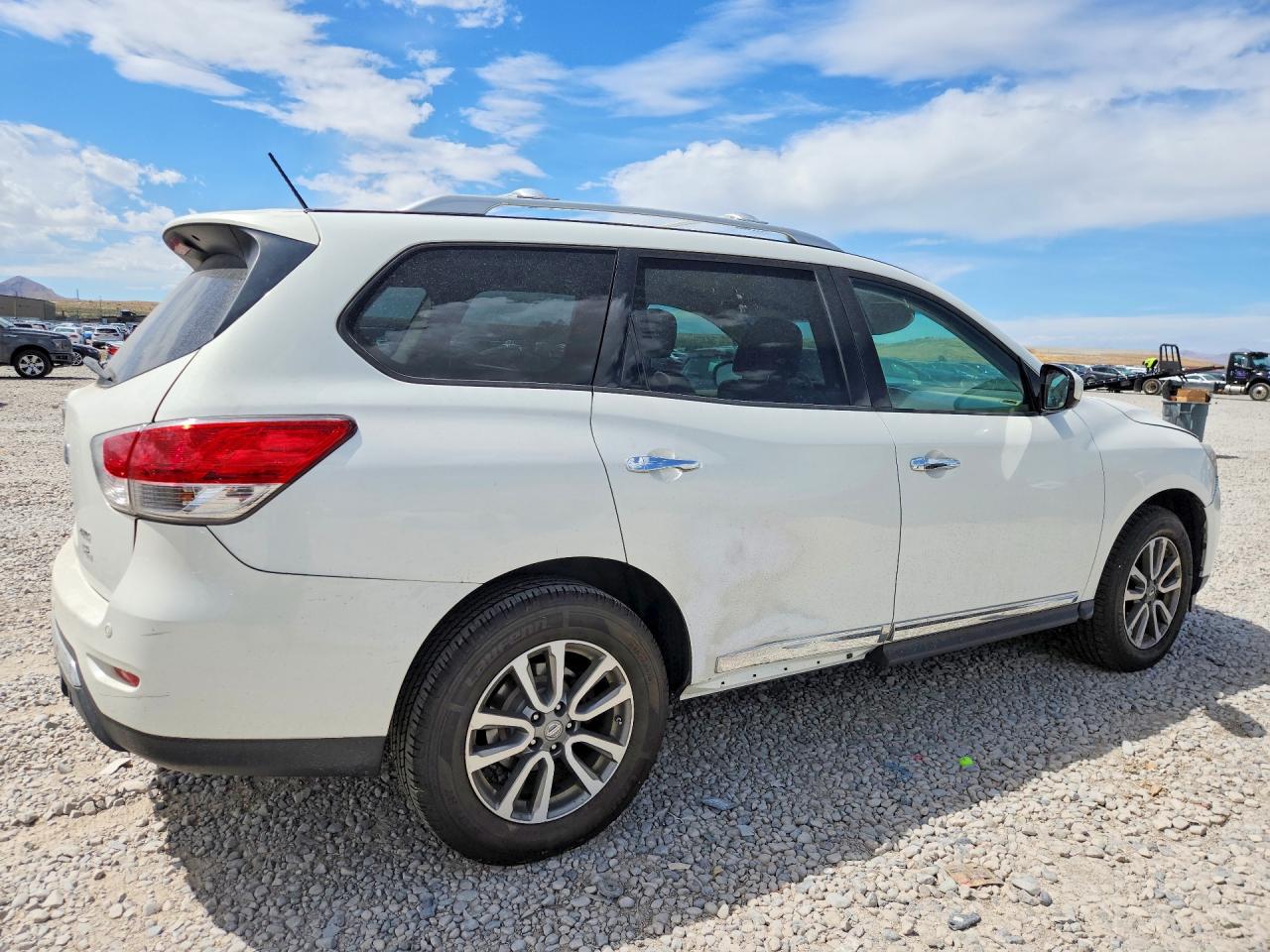 2014 Nissan Pathfinder S White vin: 5N1AR2MM2EC612110