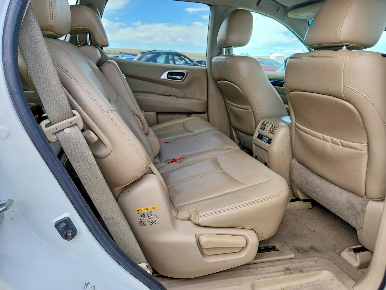 2014 Nissan Pathfinder S White vin: 5N1AR2MM2EC612110
