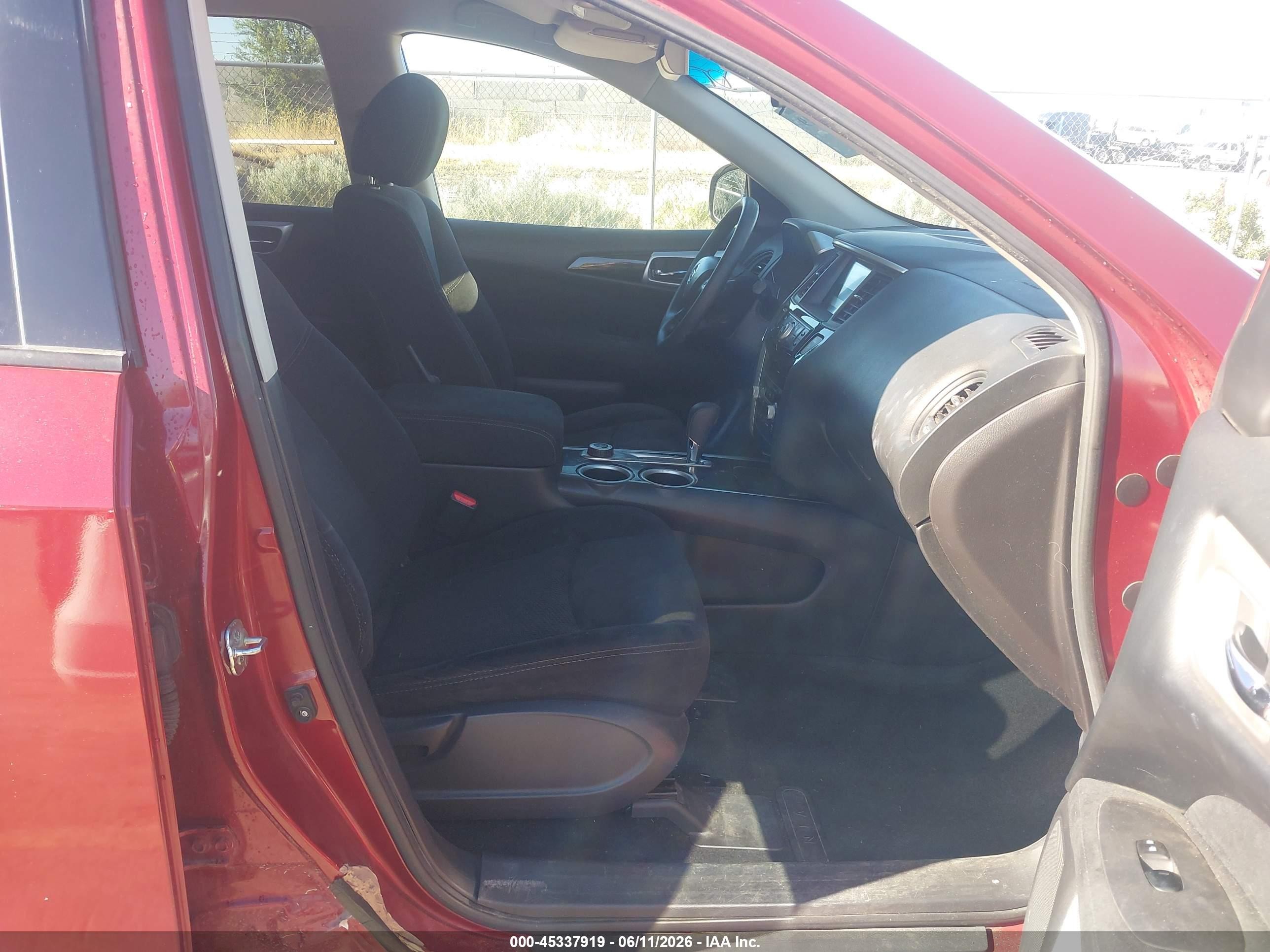 2014 Nissan Pathfinder S Red vin: 5N1AR2MM2EC673635