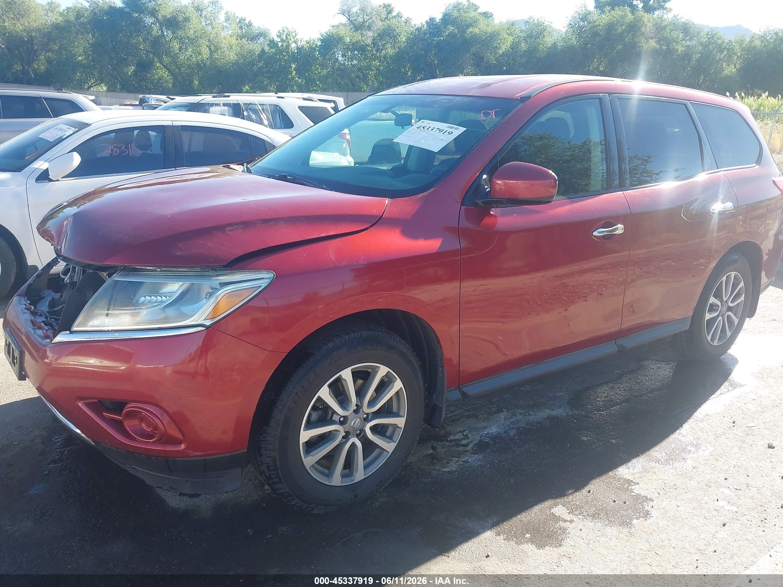 2014 Nissan Pathfinder S Red vin: 5N1AR2MM2EC673635