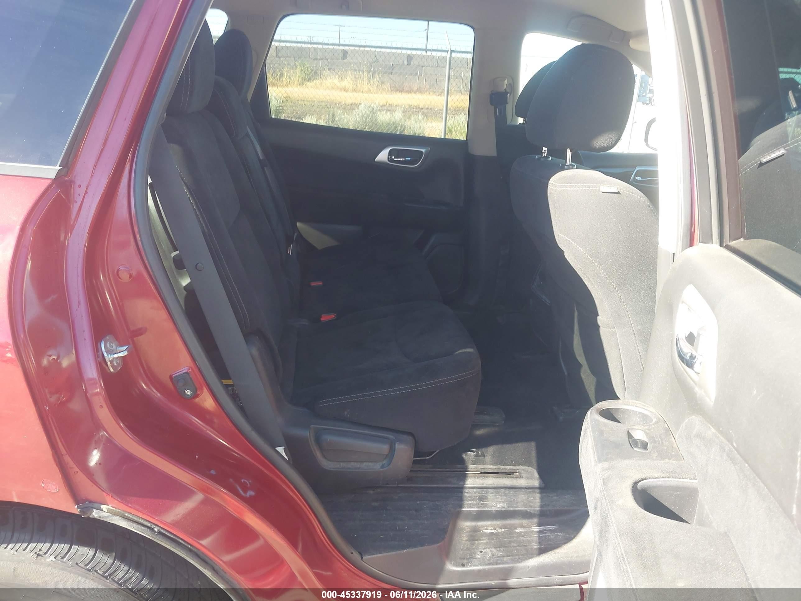 2014 Nissan Pathfinder S Red vin: 5N1AR2MM2EC673635
