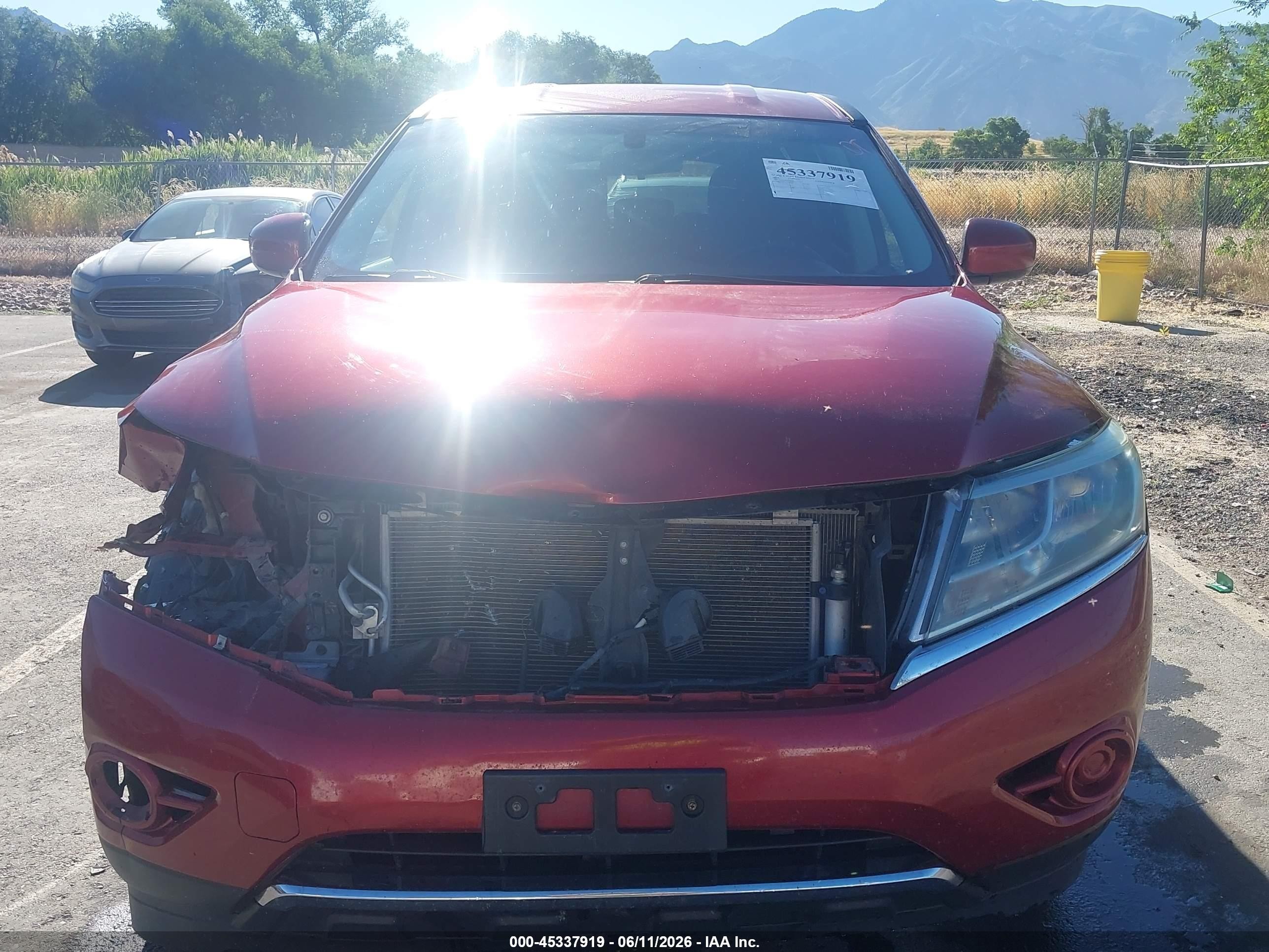2014 Nissan Pathfinder S Red vin: 5N1AR2MM2EC673635