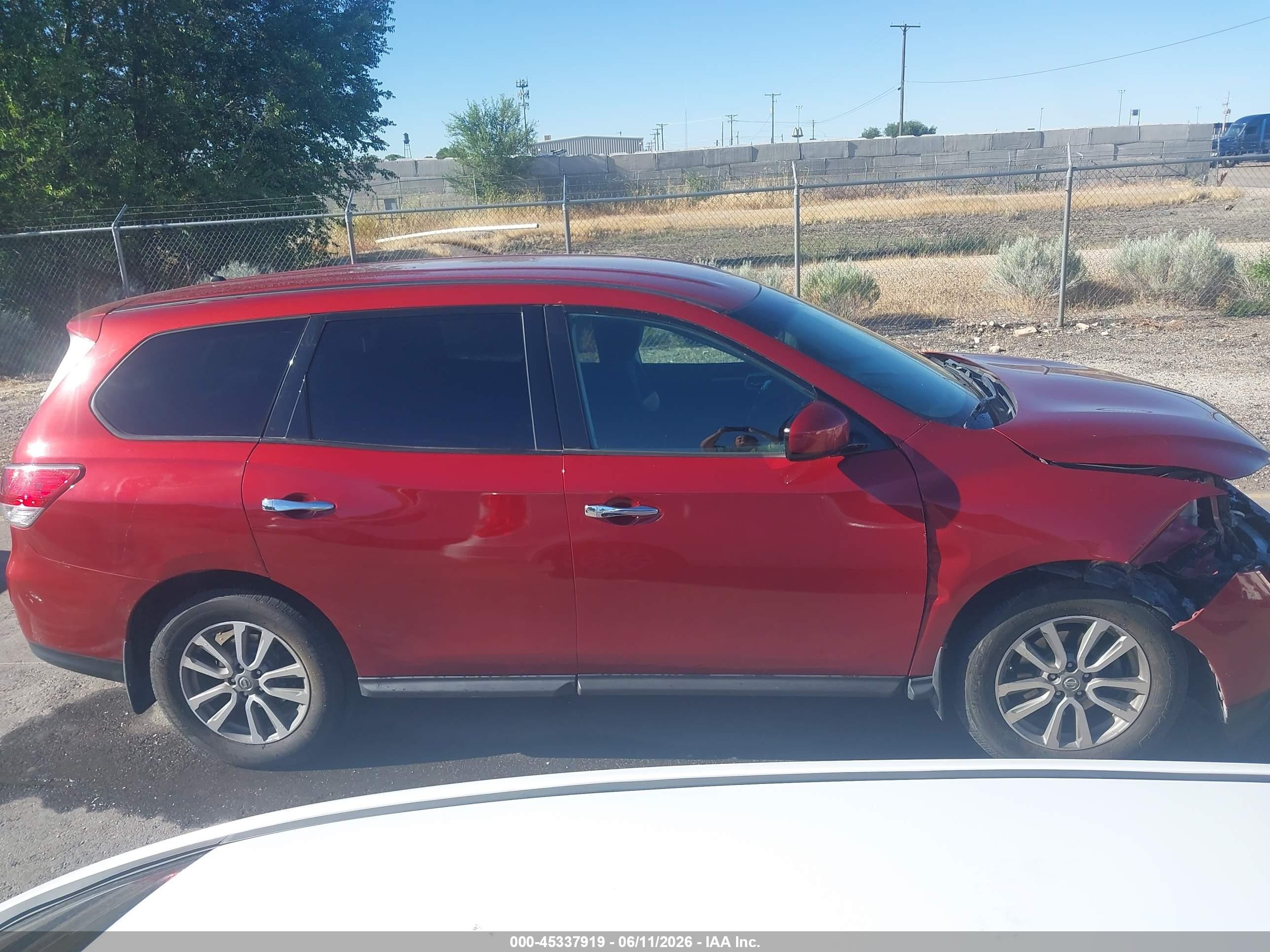 2014 Nissan Pathfinder S Red vin: 5N1AR2MM2EC673635
