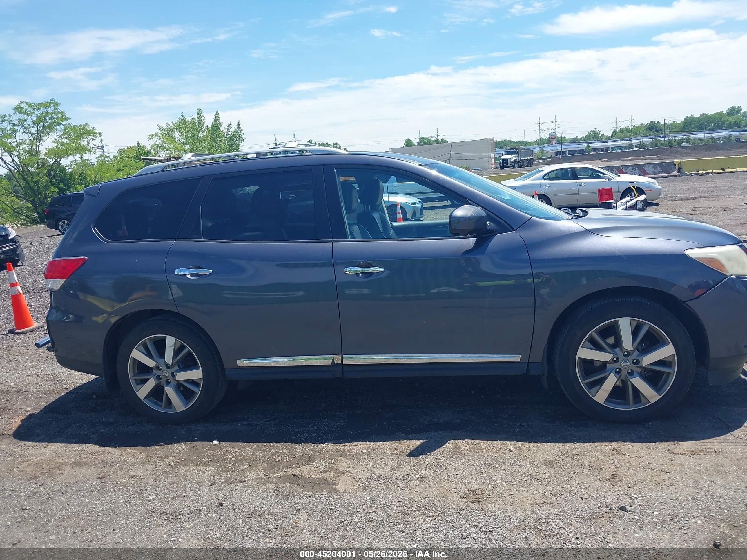 2014 Nissan Pathfinder Platinum Gray vin: 5N1AR2MM2EC679662
