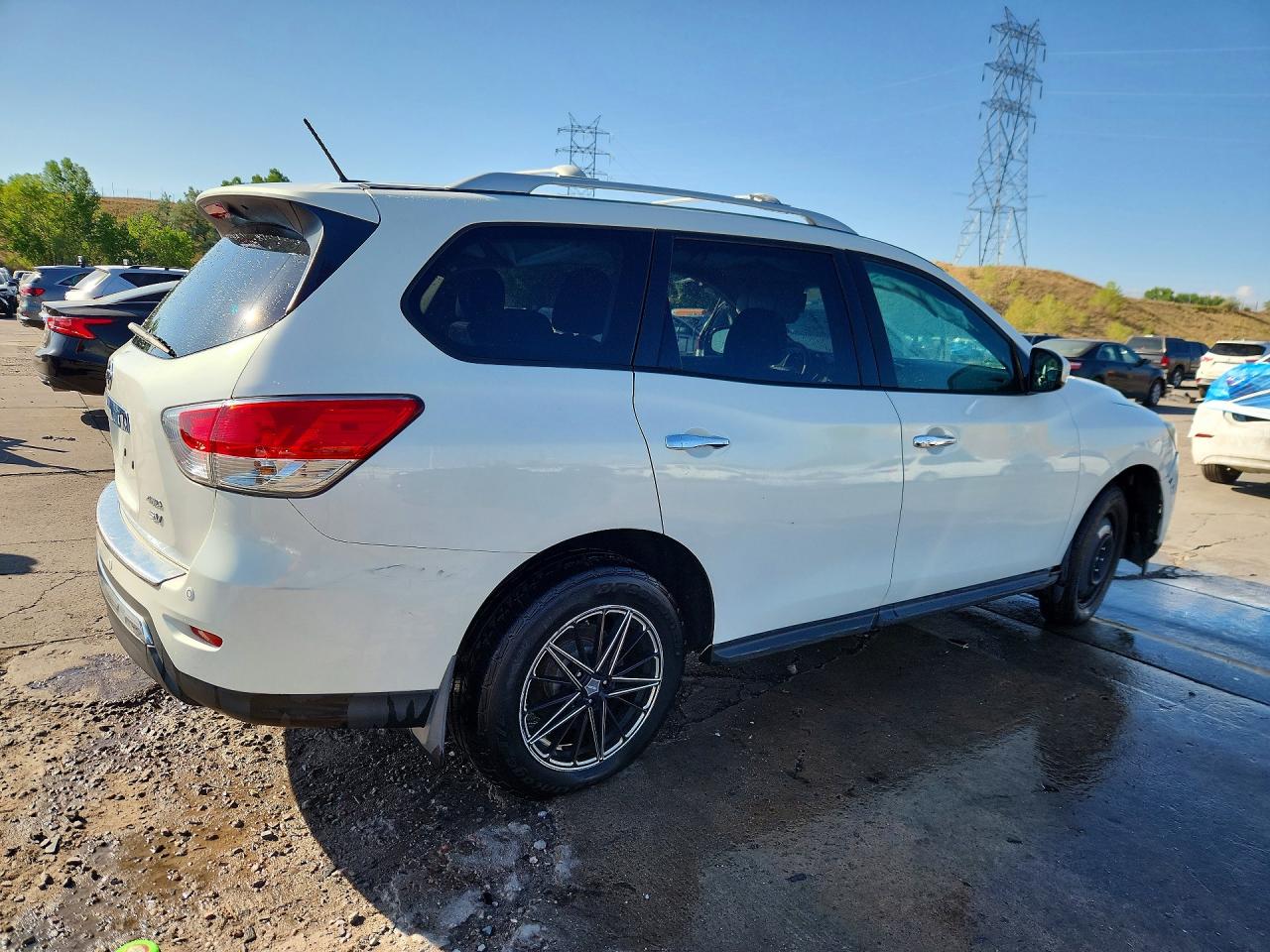 2014 Nissan Pathfinder Sv White vin: 5N1AR2MM2EC680908