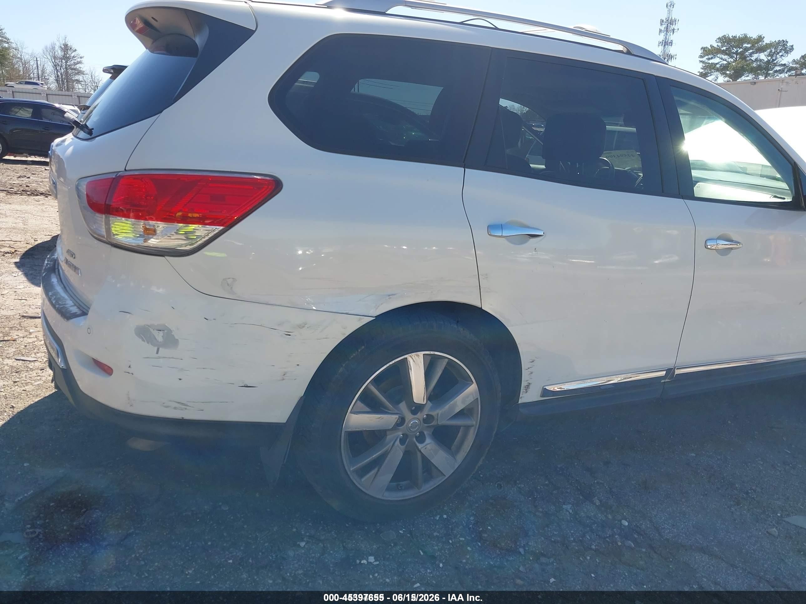 2014 Nissan Pathfinder Platinum Белый vin: 5N1AR2MM2EC681203