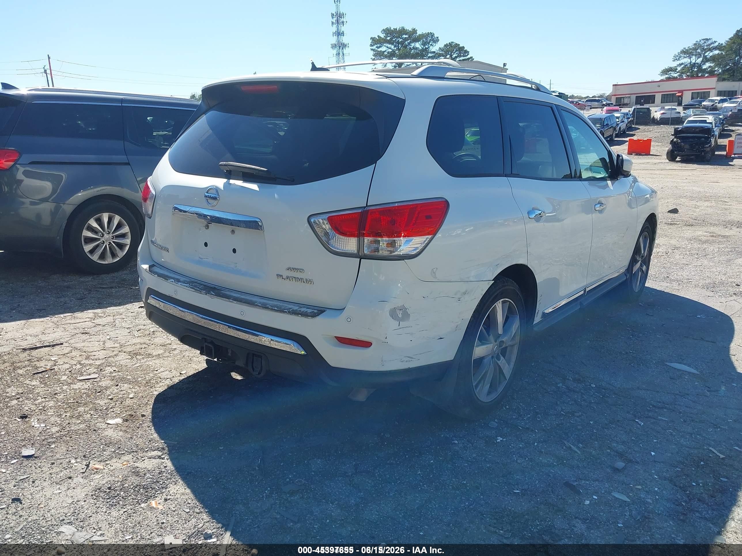 2014 Nissan Pathfinder Platinum Белый vin: 5N1AR2MM2EC681203