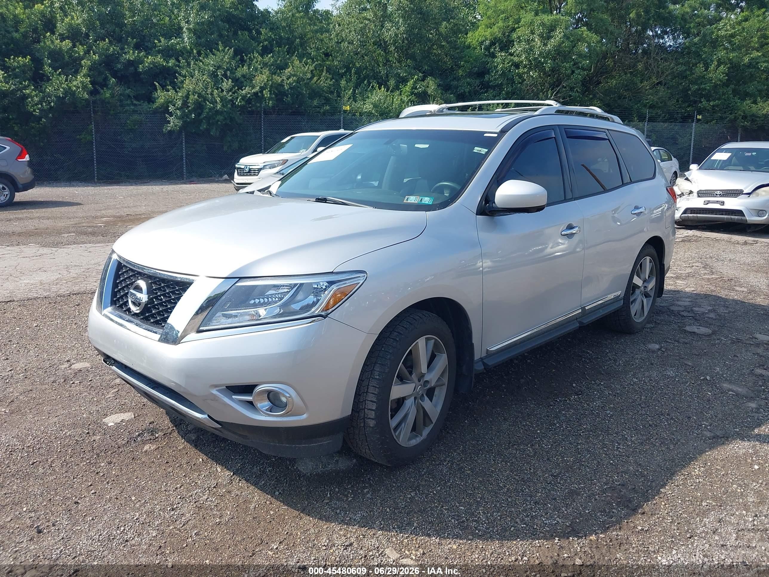 2014 Nissan Pathfinder Platinum Silver vin: 5N1AR2MM2EC684523
