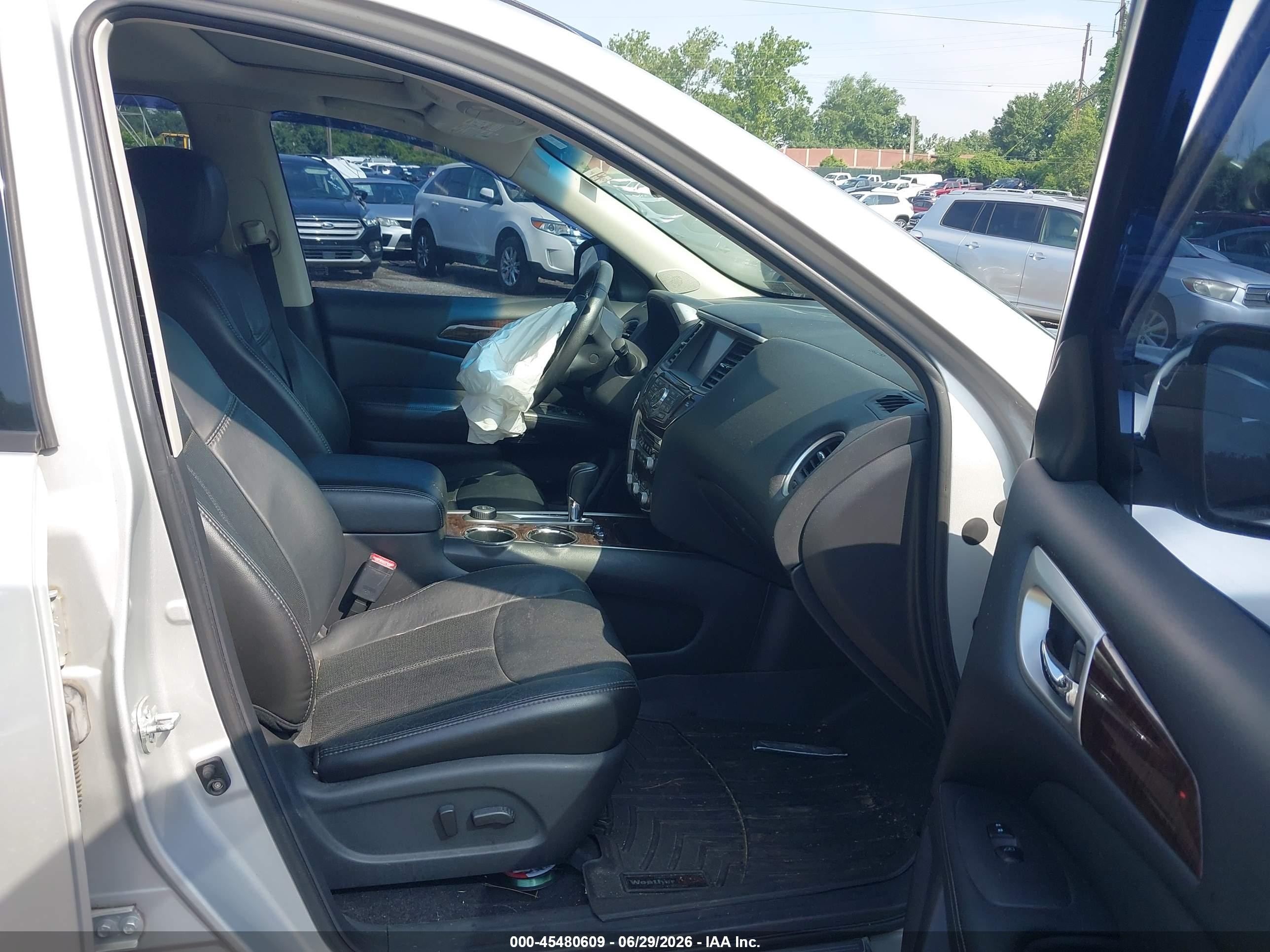 2014 Nissan Pathfinder Platinum Silver vin: 5N1AR2MM2EC684523