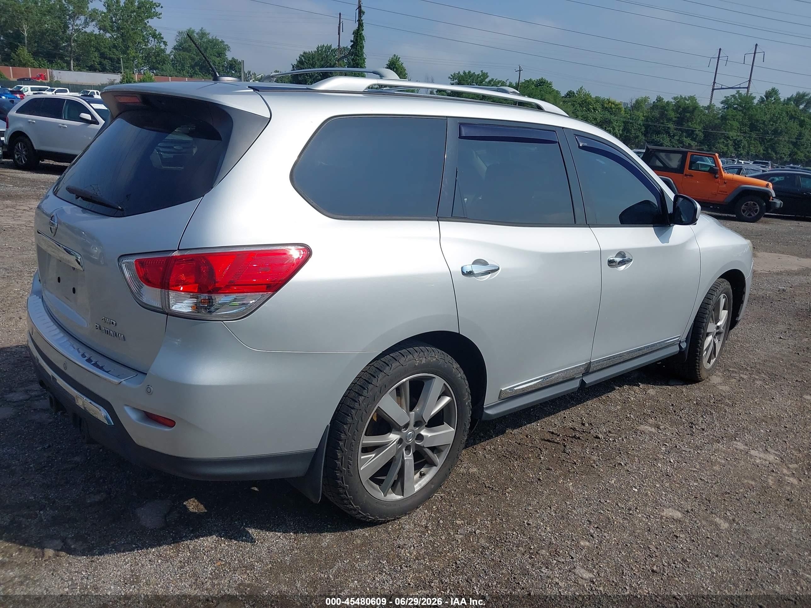 2014 Nissan Pathfinder Platinum Silver vin: 5N1AR2MM2EC684523