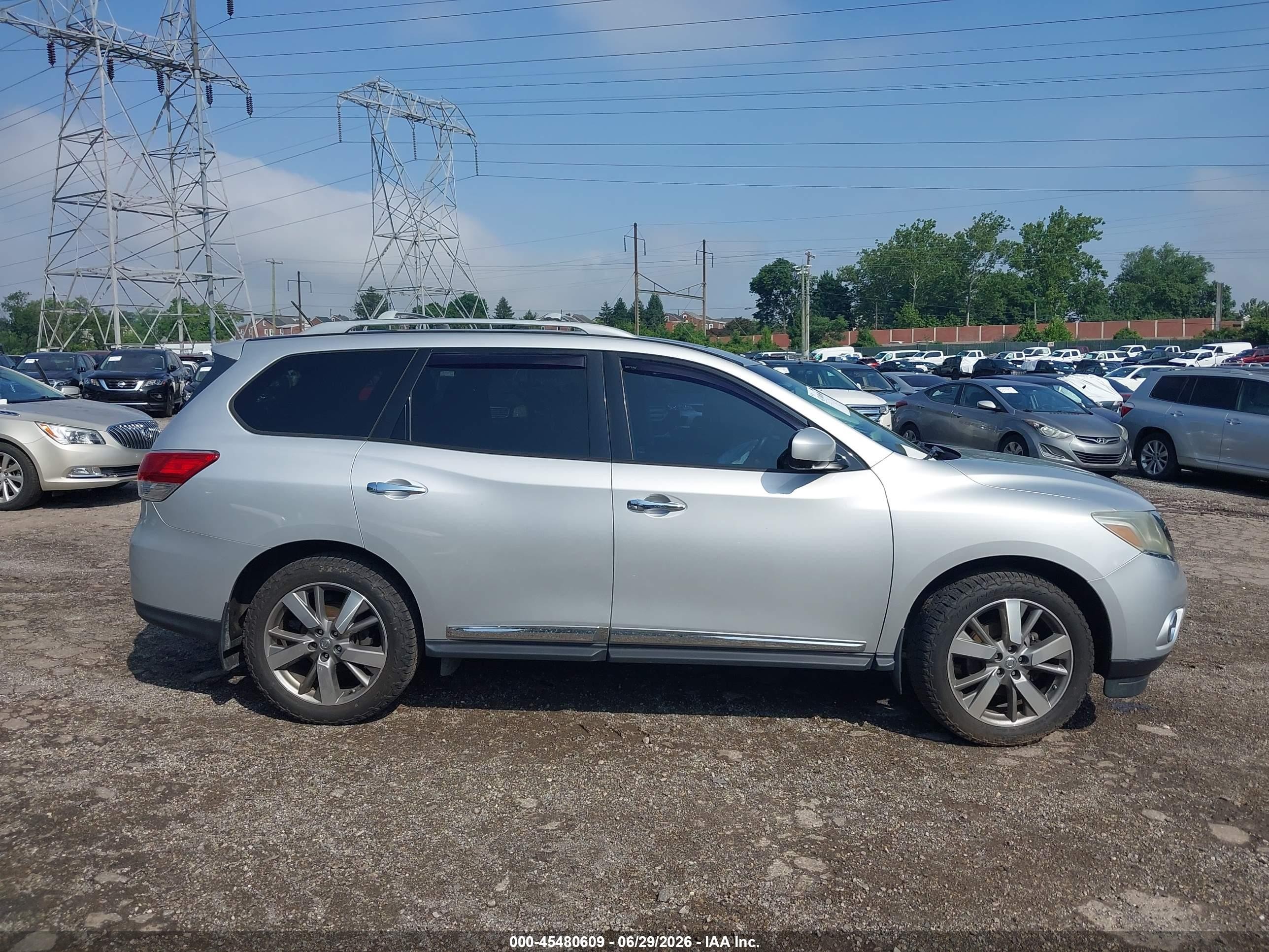 2014 Nissan Pathfinder Platinum Silver vin: 5N1AR2MM2EC684523