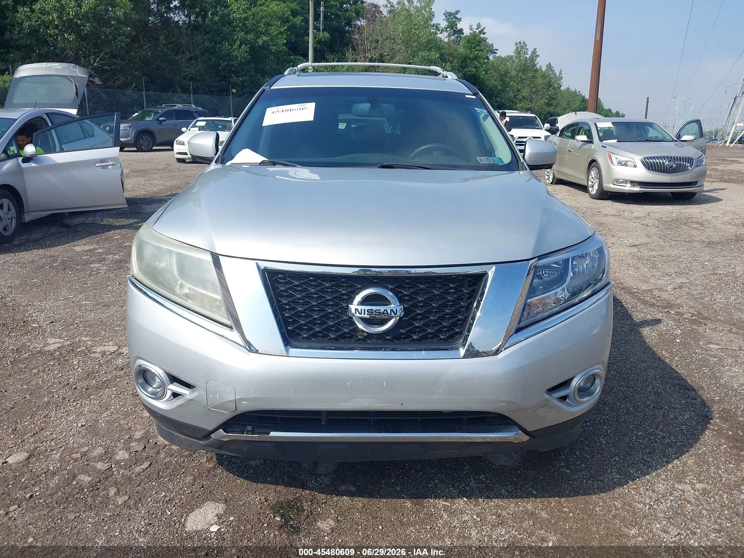2014 Nissan Pathfinder Platinum Silver vin: 5N1AR2MM2EC684523