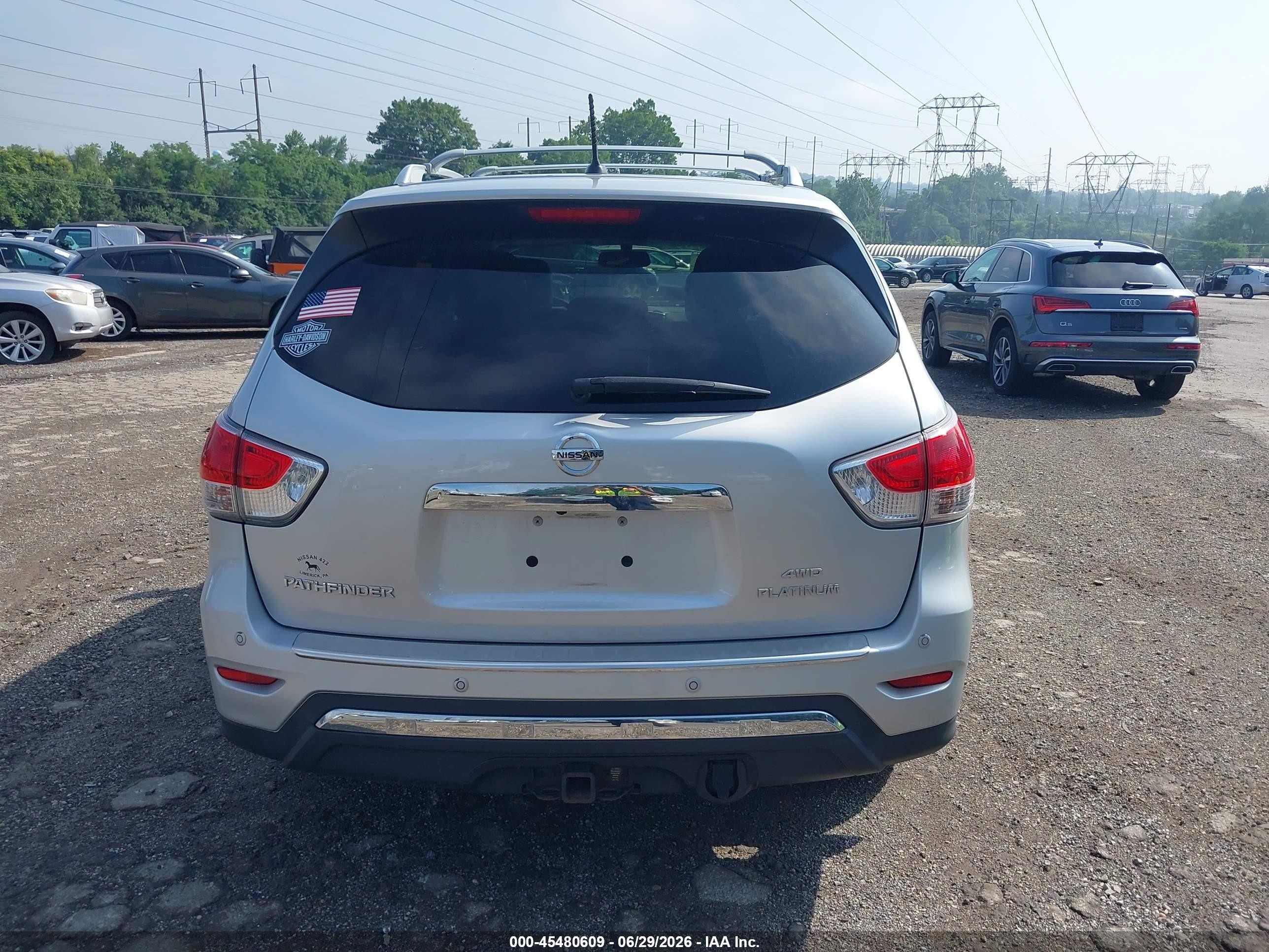 2014 Nissan Pathfinder Platinum Silver vin: 5N1AR2MM2EC684523