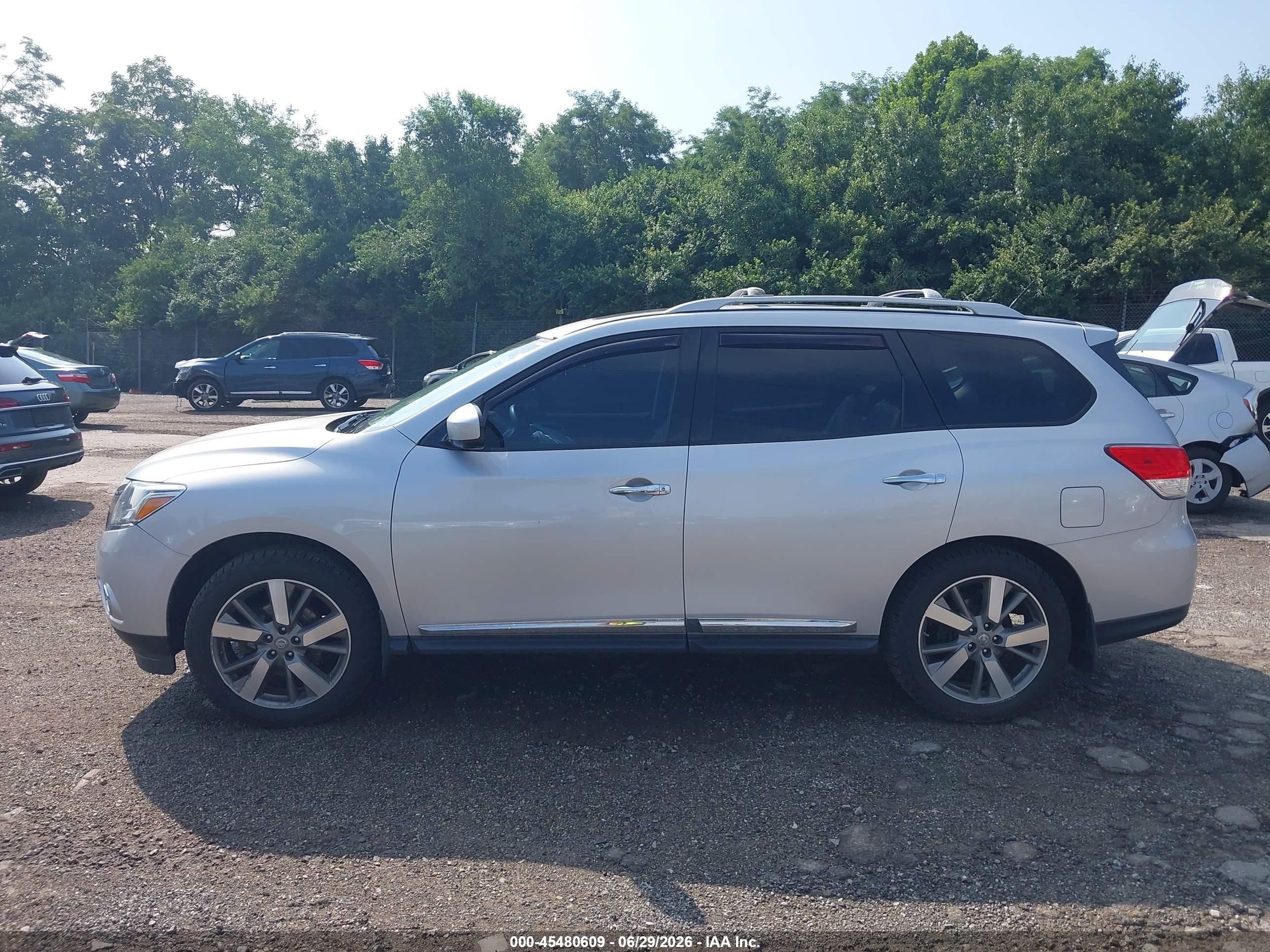 2014 Nissan Pathfinder Platinum Silver vin: 5N1AR2MM2EC684523