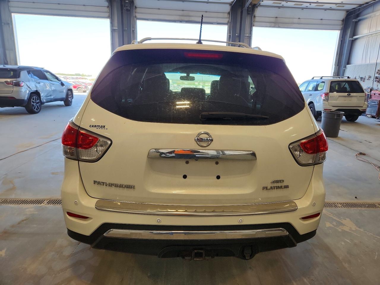 2014 Nissan Pathfinder S White vin: 5N1AR2MM2EC685610