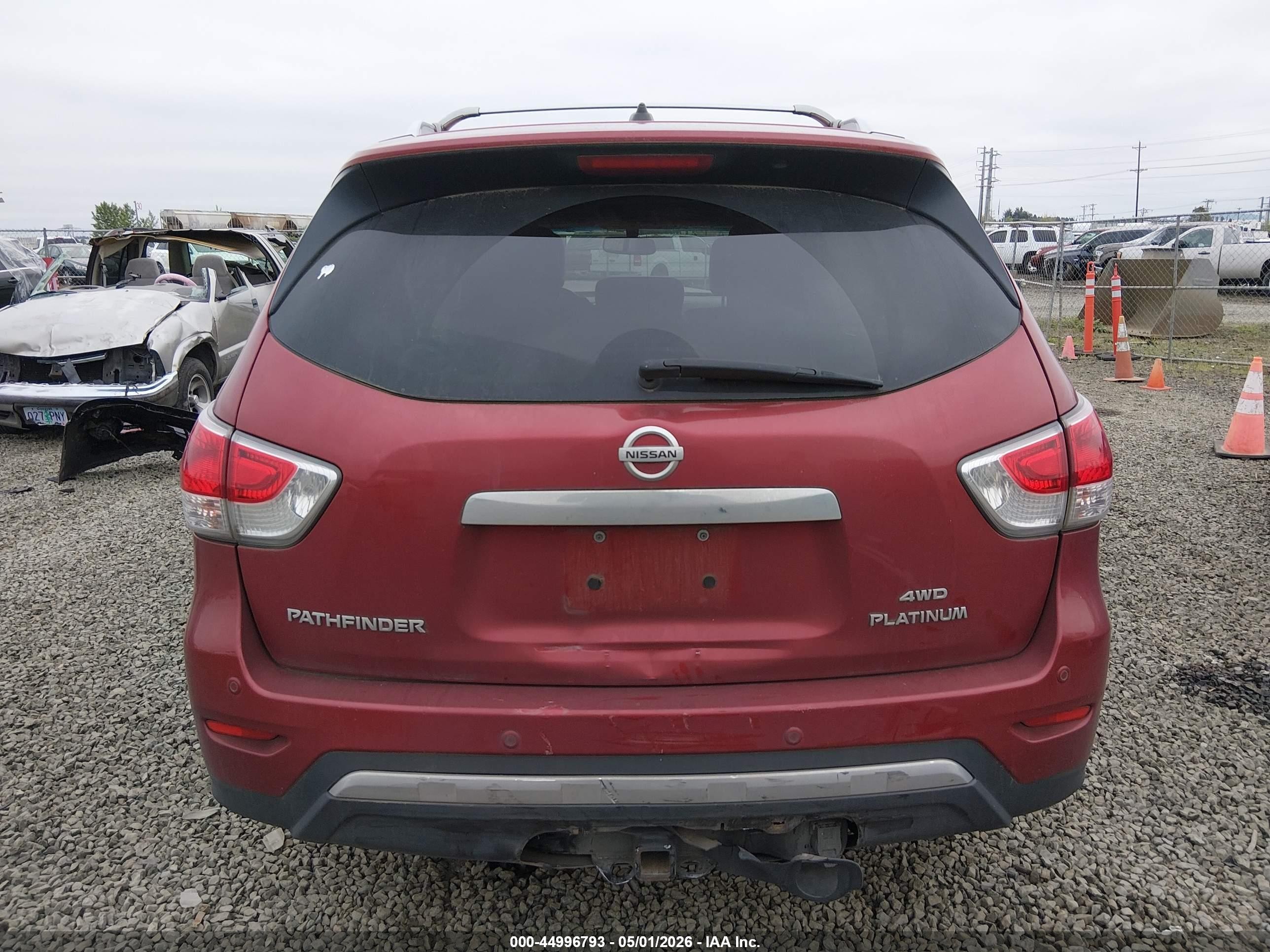 2014 Nissan Pathfinder Platinum Red vin: 5N1AR2MM2EC701935
