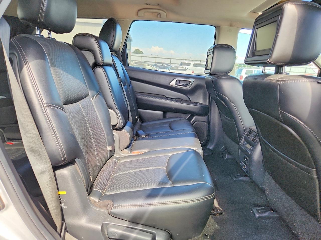 2014 Nissan Pathfinder S Silver vin: 5N1AR2MM2EC713762