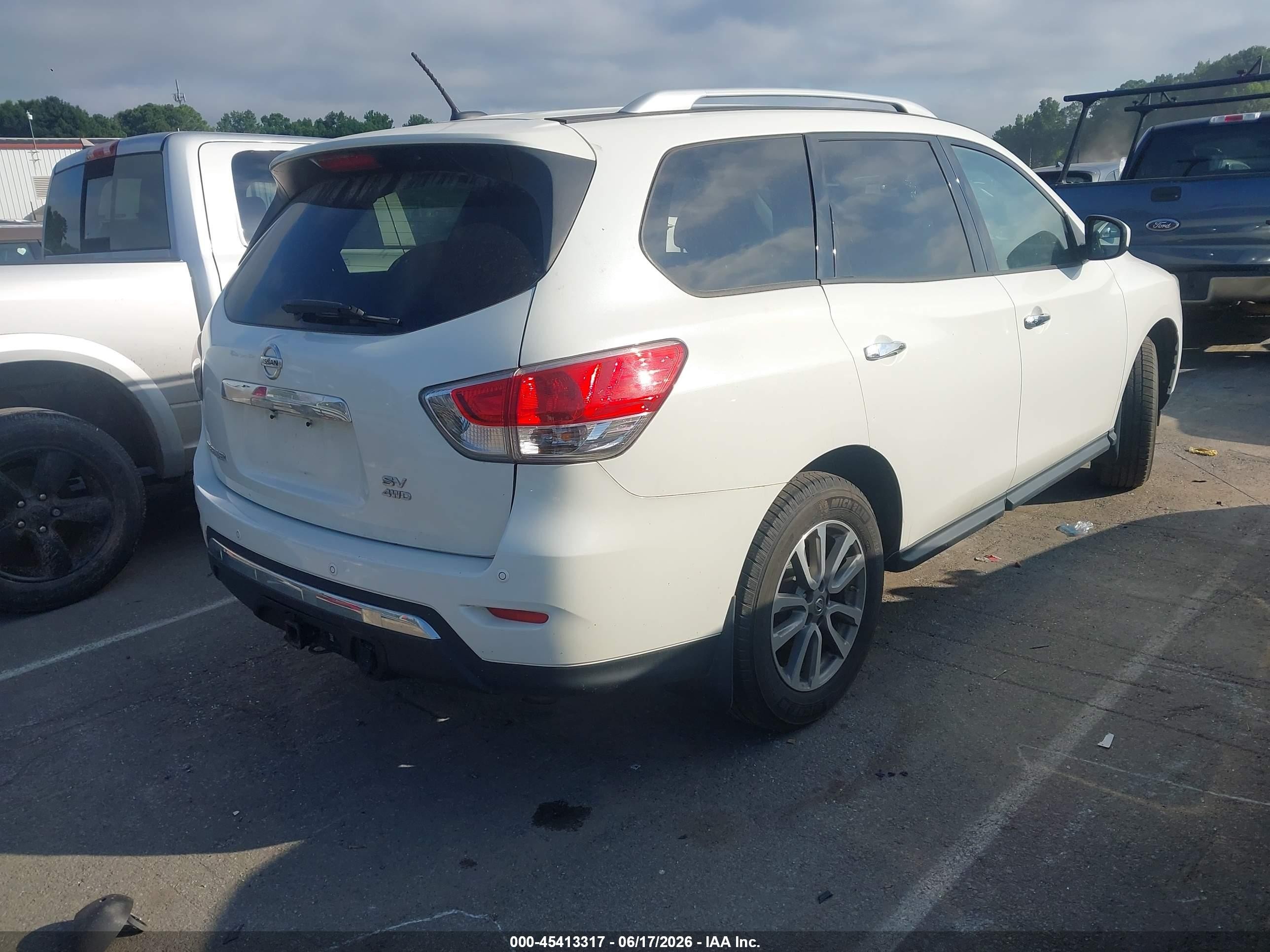 2014 Nissan Pathfinder Sv White vin: 5N1AR2MM2EC715253