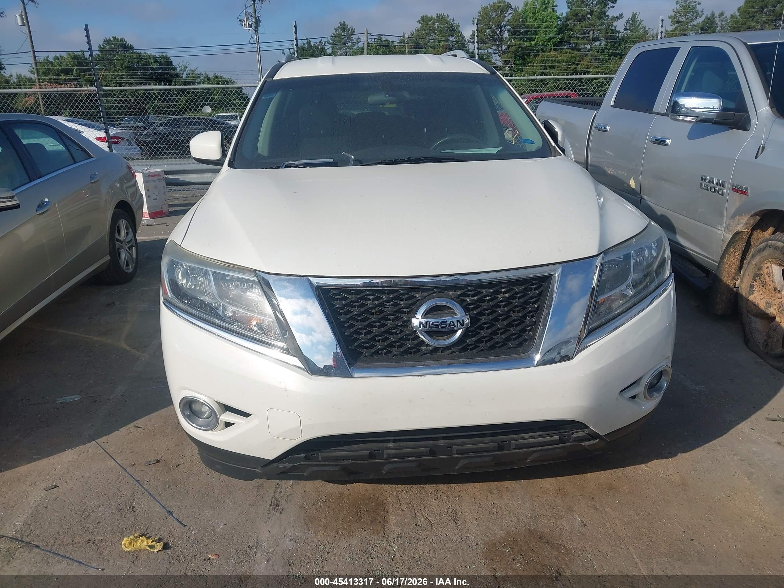 2014 Nissan Pathfinder Sv White vin: 5N1AR2MM2EC715253