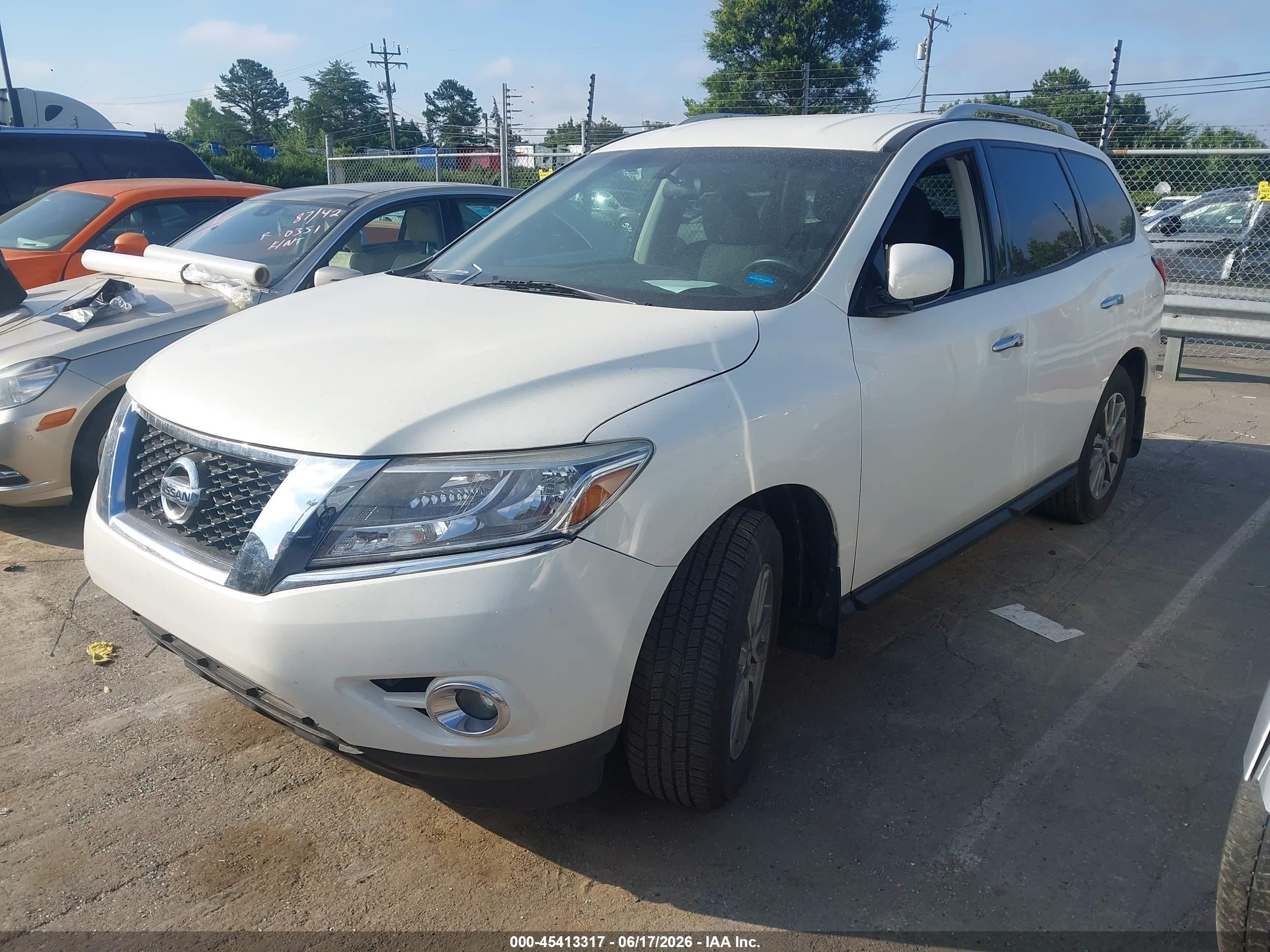 2014 Nissan Pathfinder Sv White vin: 5N1AR2MM2EC715253