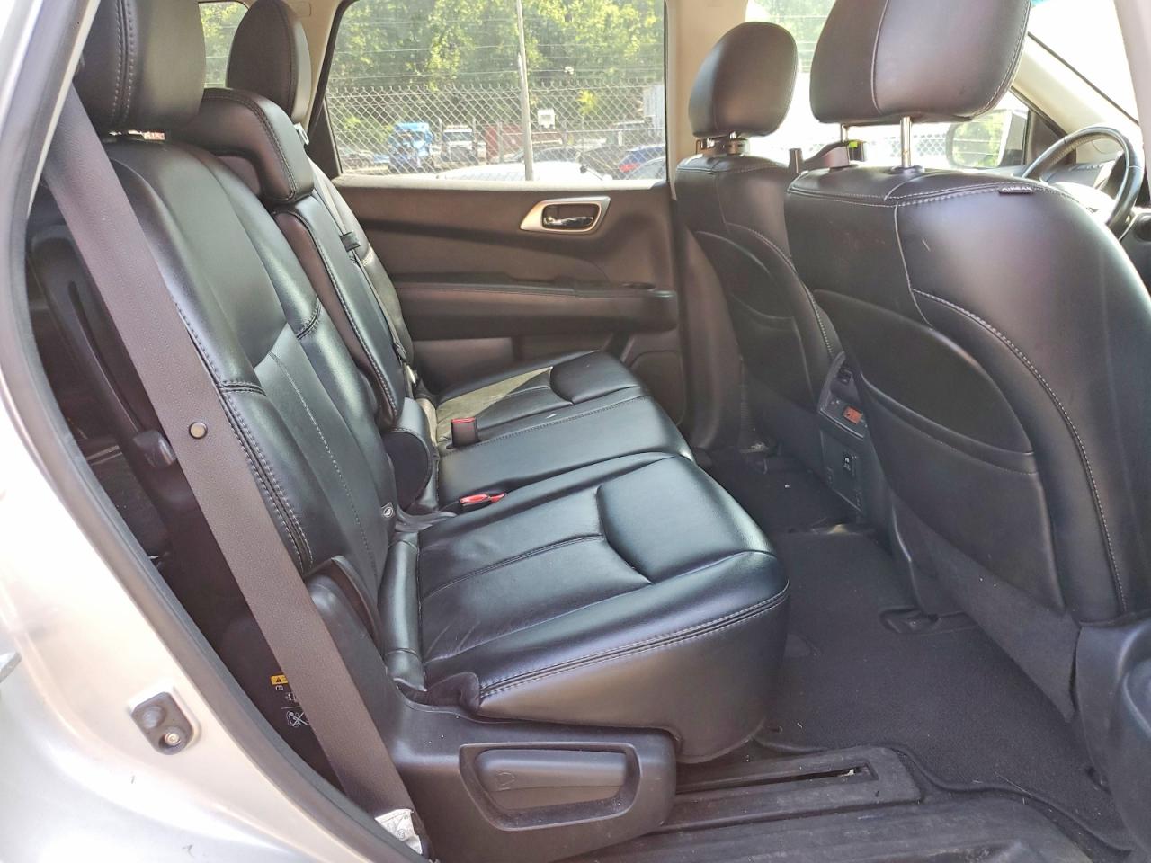 2014 Nissan Pathfinder Sl Silver vin: 5N1AR2MM2EC728228
