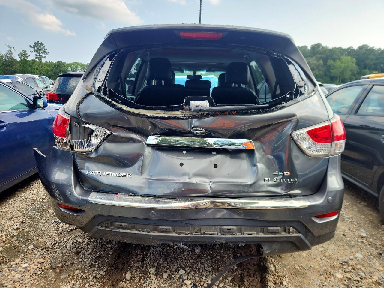 2015 Nissan Pathfinder S Silver vin: 5N1AR2MM2FC637588