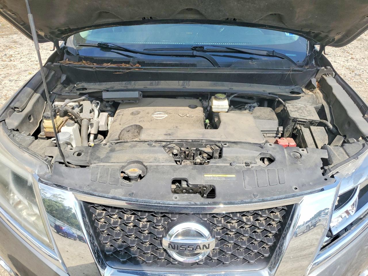 2015 Nissan Pathfinder S Silver vin: 5N1AR2MM2FC637588
