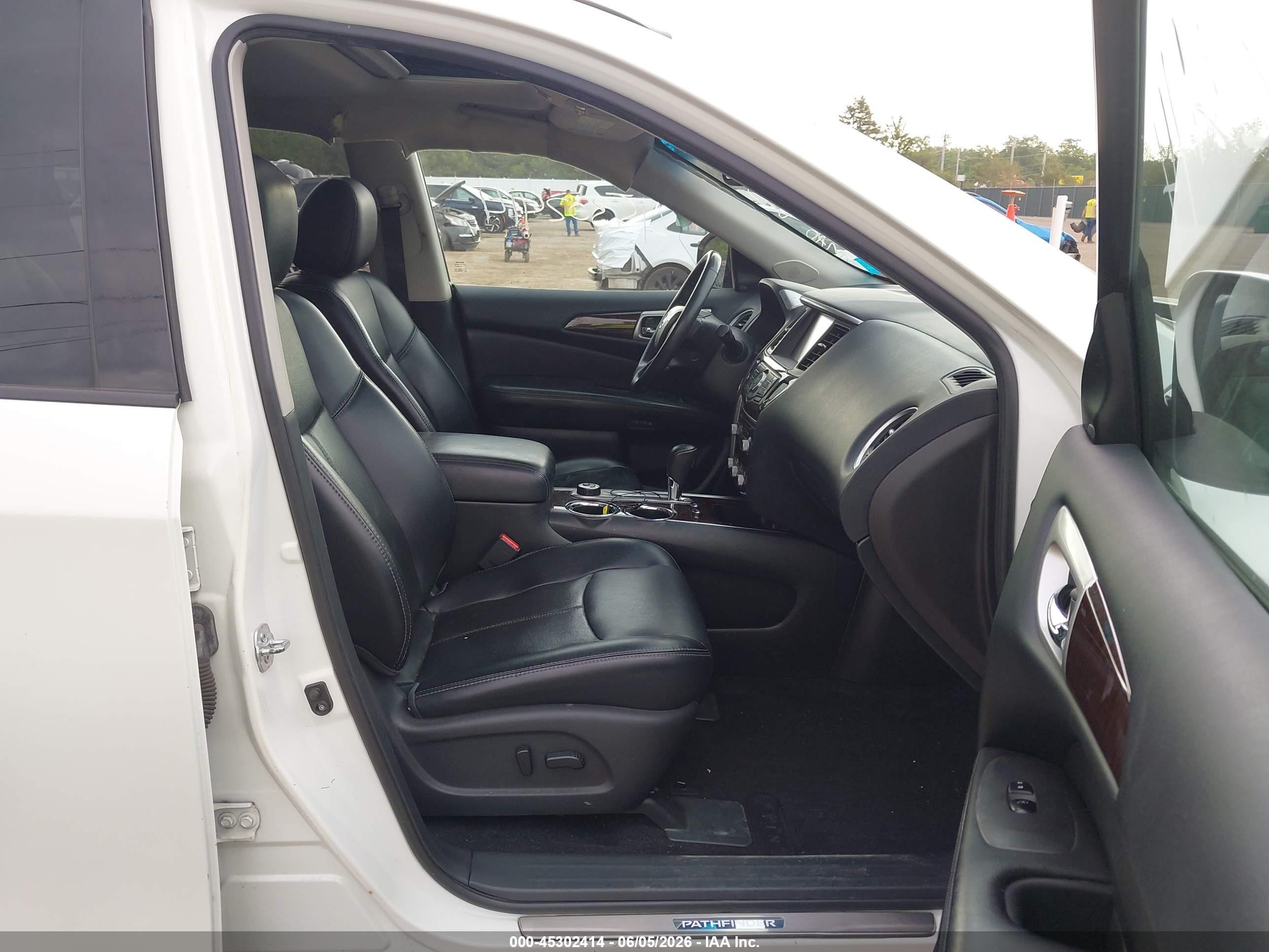 2015 Nissan Pathfinder Platinum White vin: 5N1AR2MM2FC687505