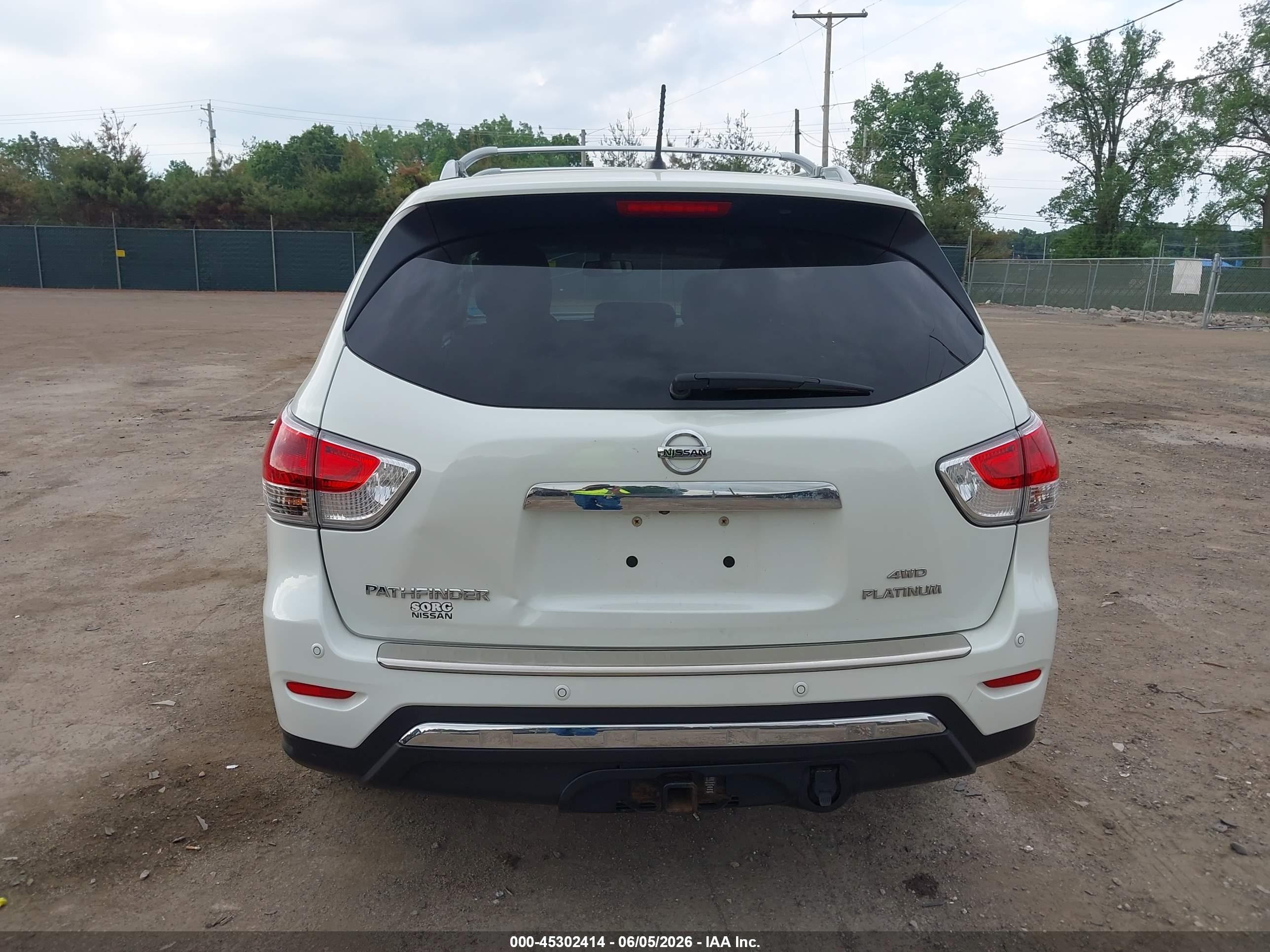2015 Nissan Pathfinder Platinum White vin: 5N1AR2MM2FC687505