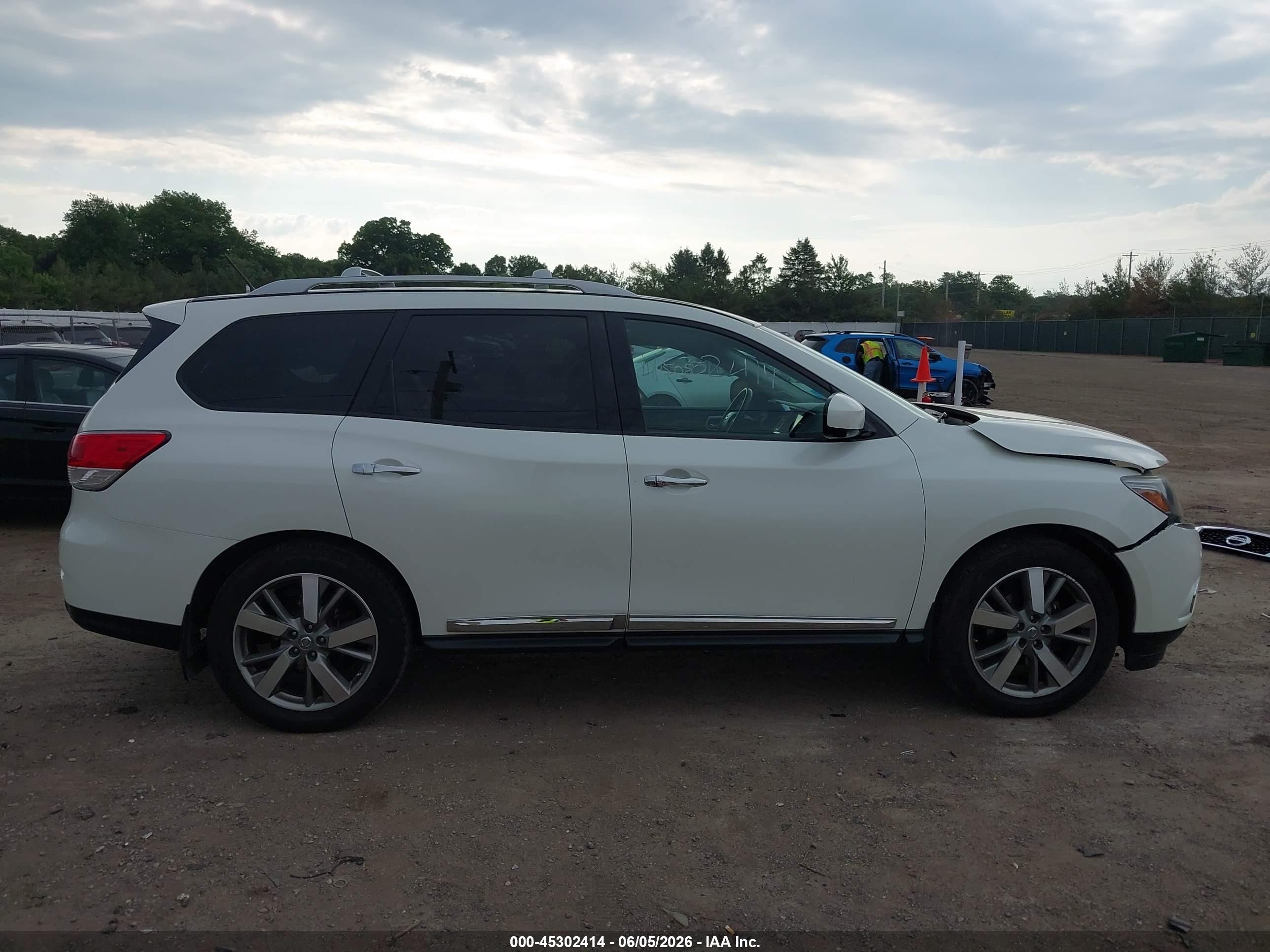 2015 Nissan Pathfinder Platinum White vin: 5N1AR2MM2FC687505
