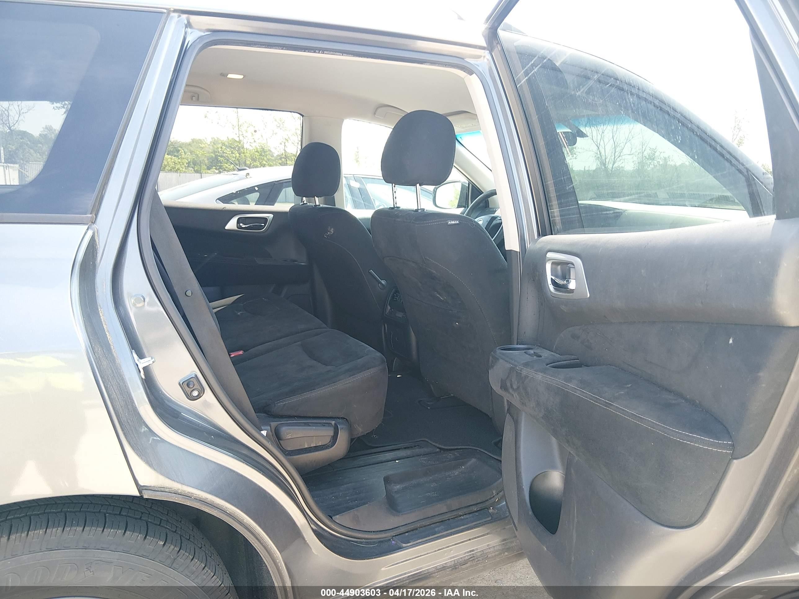2015 Nissan Pathfinder S Gray vin: 5N1AR2MM2FC710698
