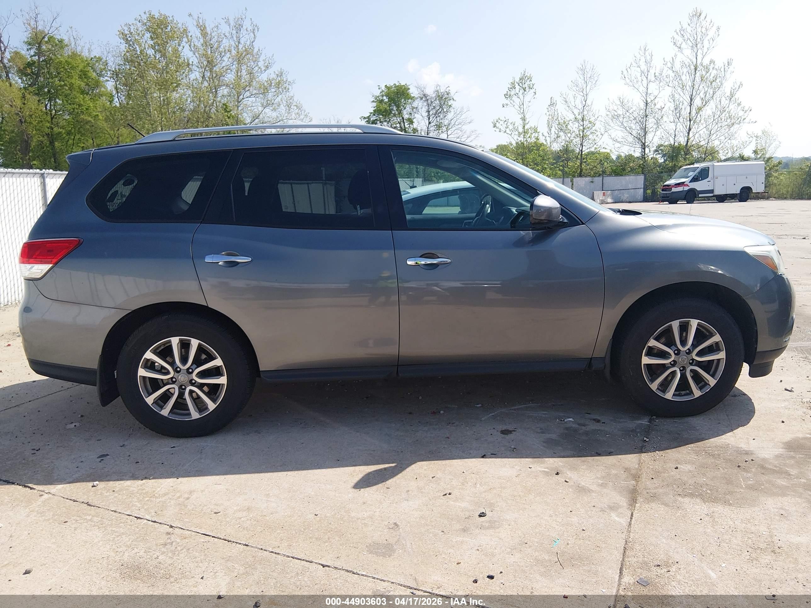 2015 Nissan Pathfinder S Gray vin: 5N1AR2MM2FC710698
