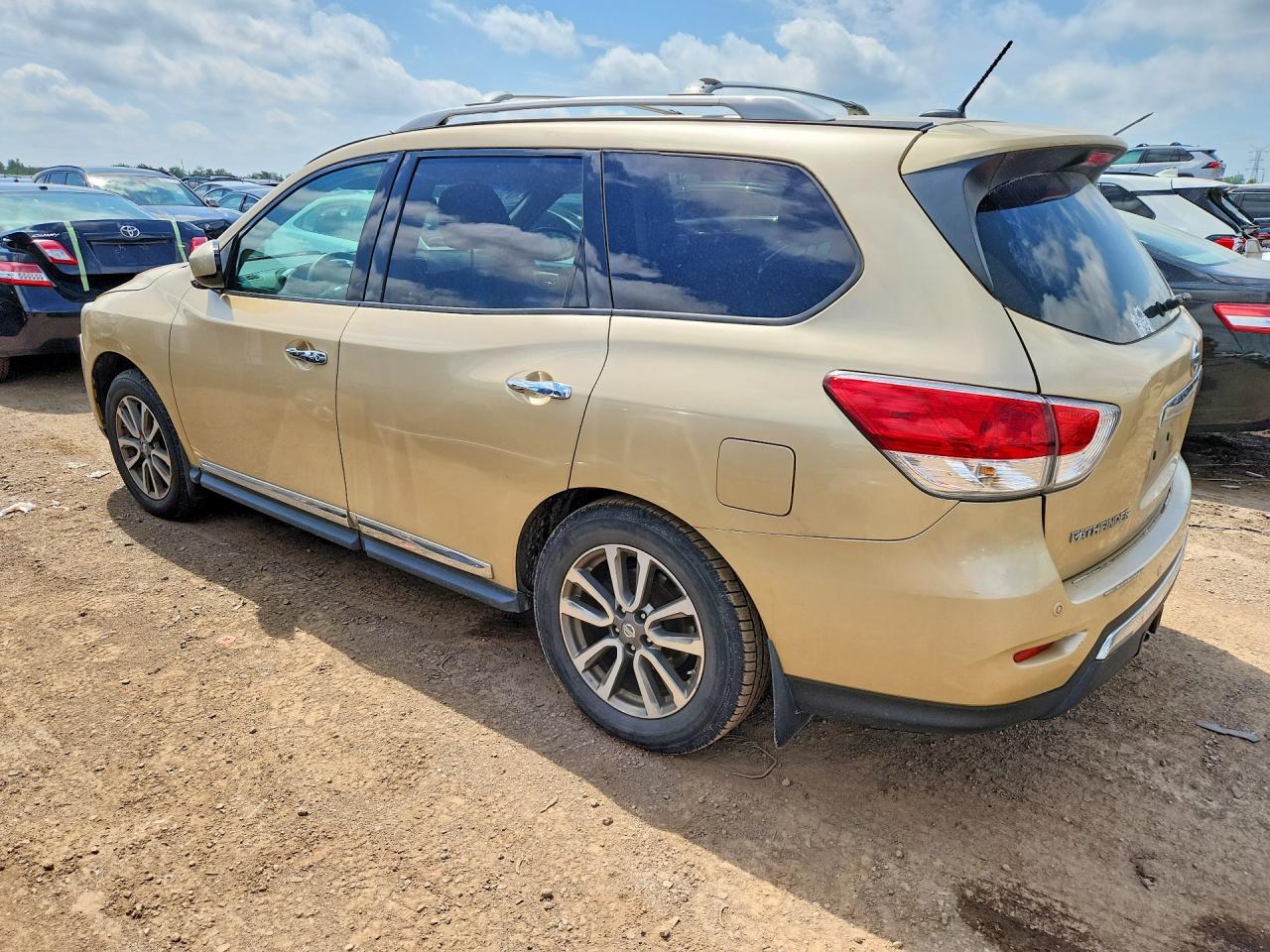 2013 Nissan Pathfinder S Gold vin: 5N1AR2MM3DC687767