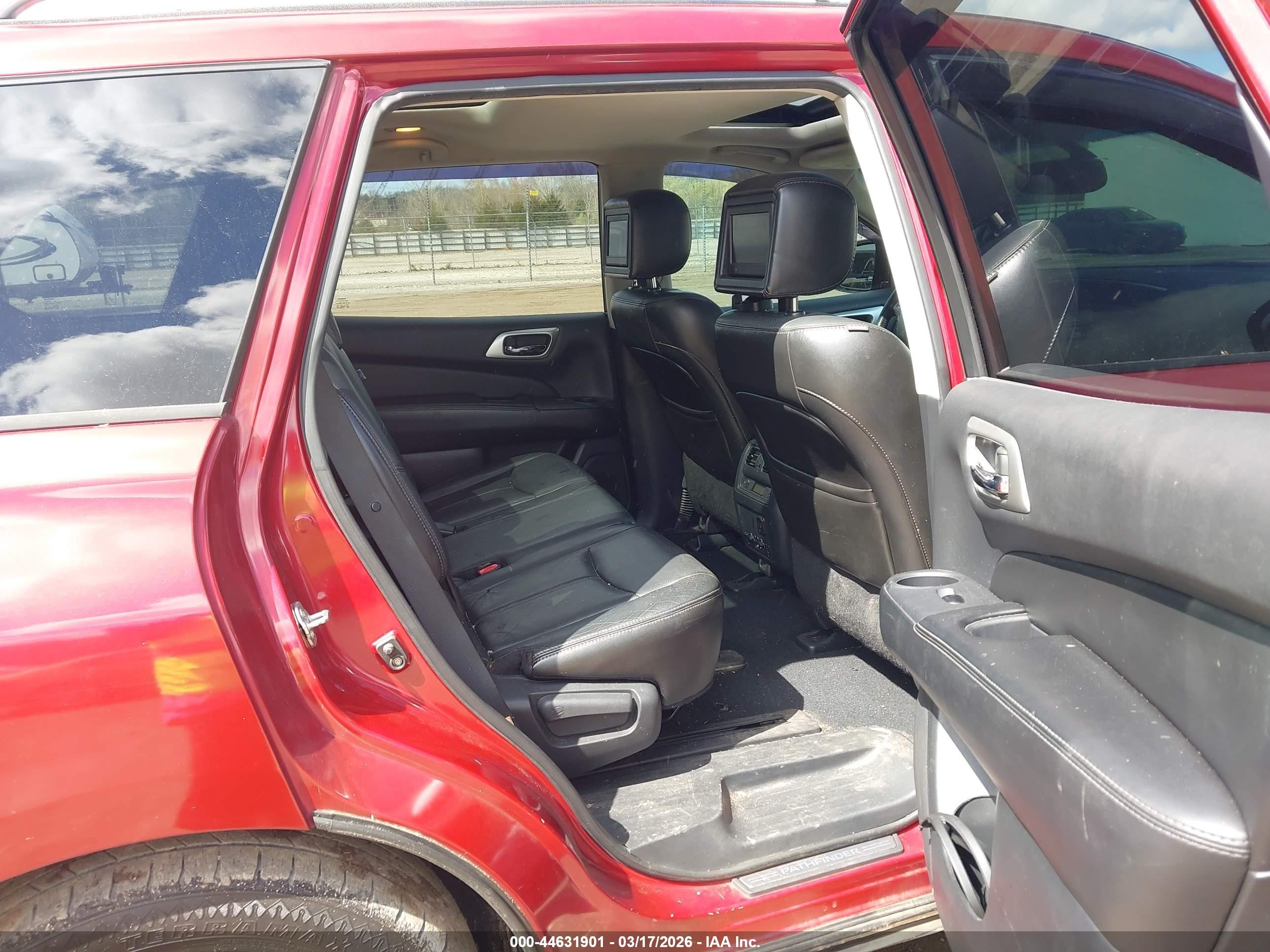 2014 Nissan Pathfinder Platinum Red vin: 5N1AR2MM3EC626226