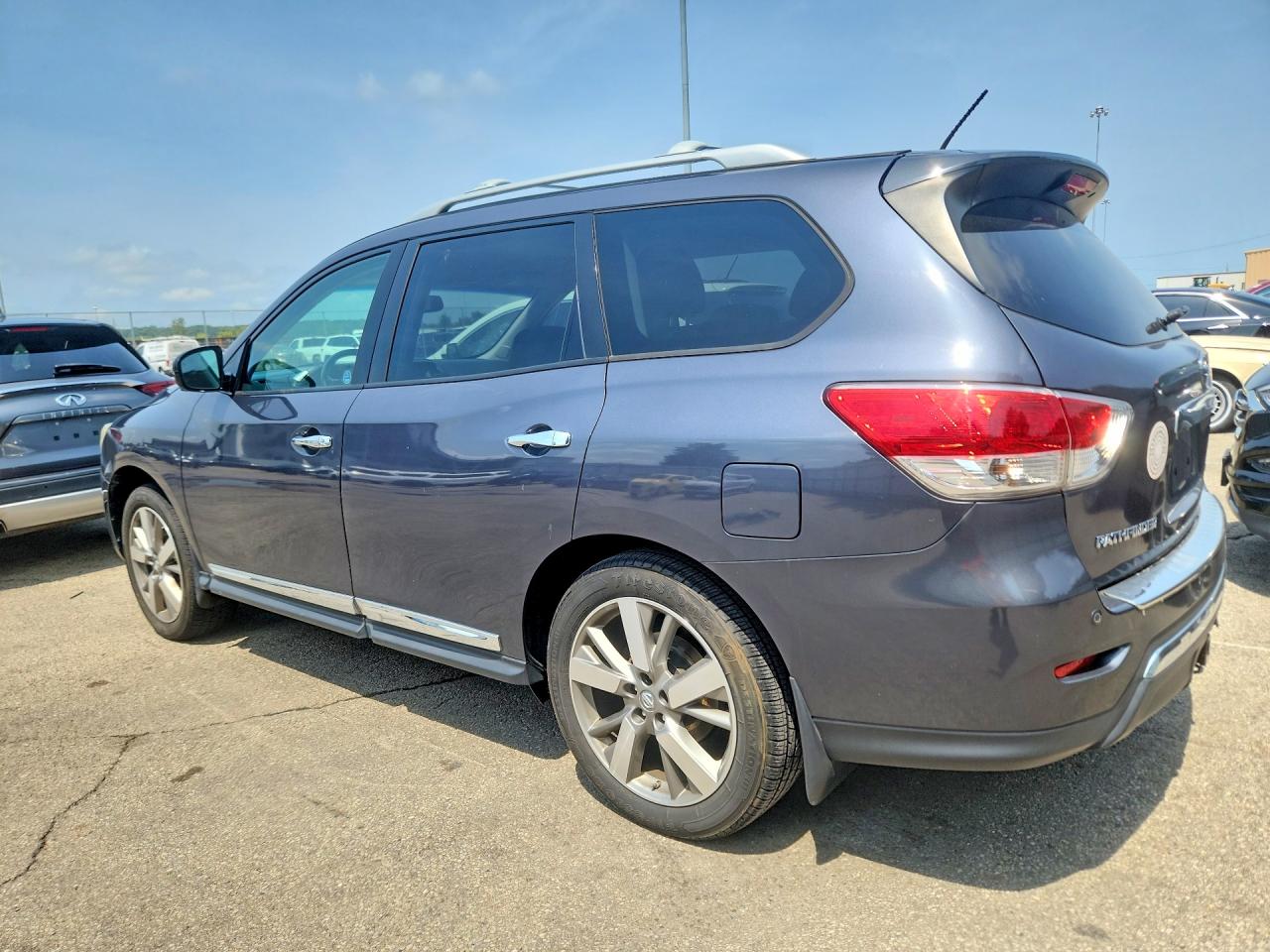 2014 Nissan Pathfinder S Серый vin: 5N1AR2MM3EC626937