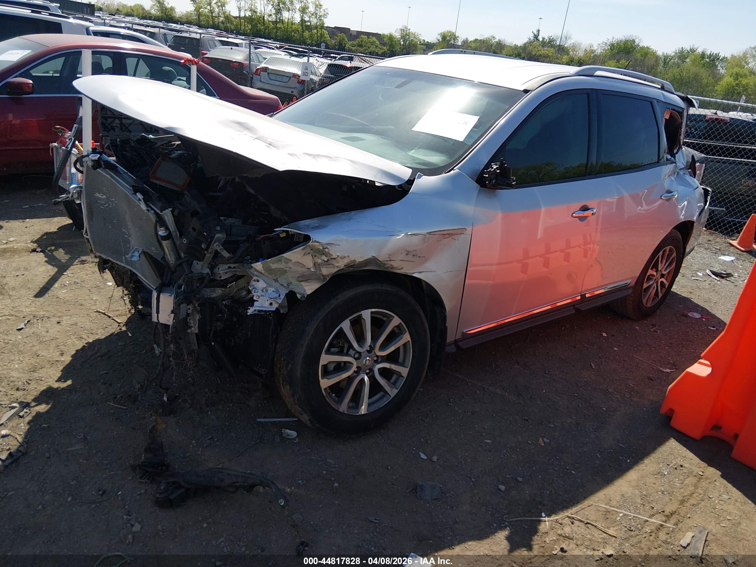 2014 Nissan Pathfinder Sl Silver vin: 5N1AR2MM3EC651580