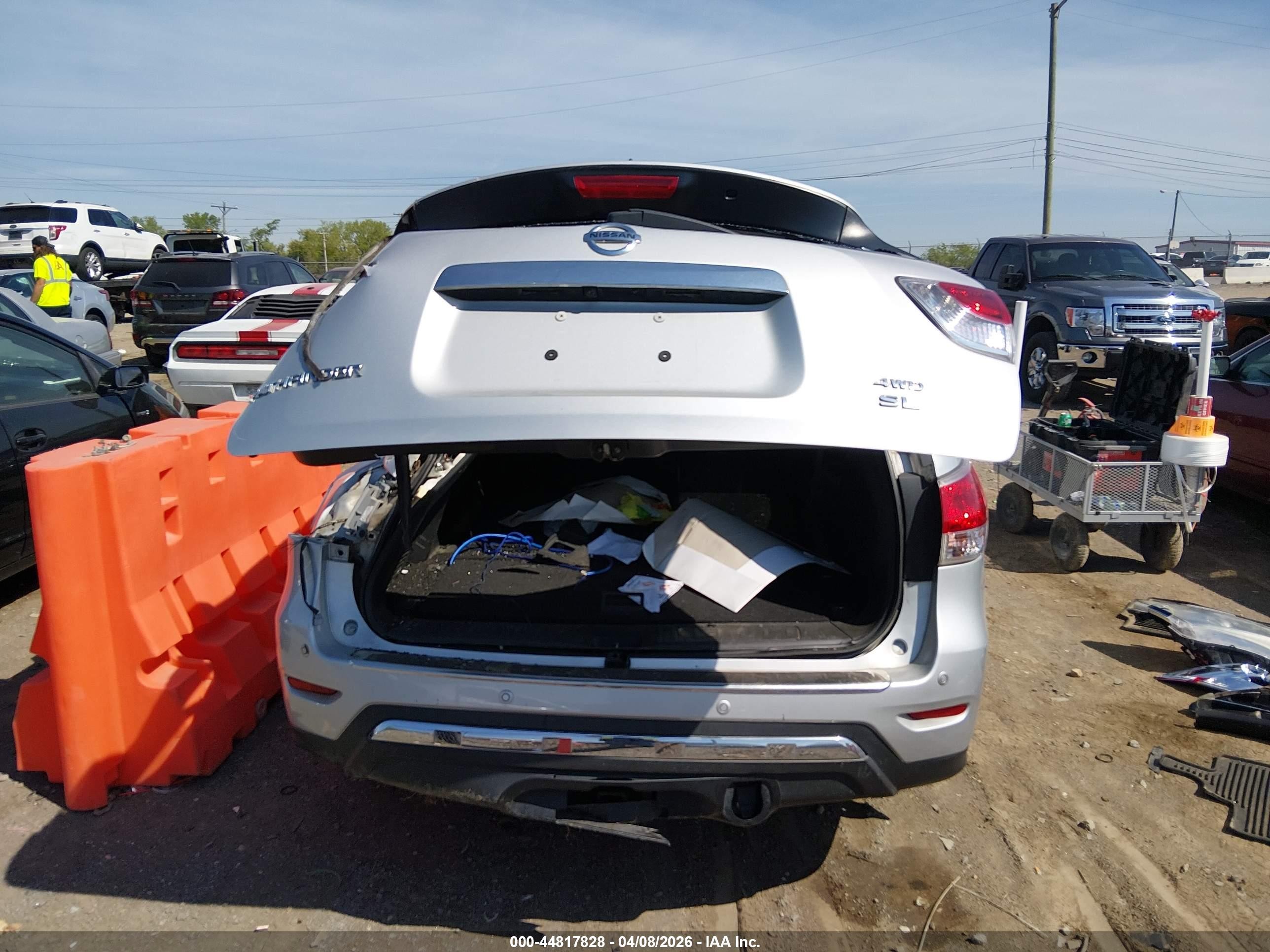 2014 Nissan Pathfinder Sl Silver vin: 5N1AR2MM3EC651580