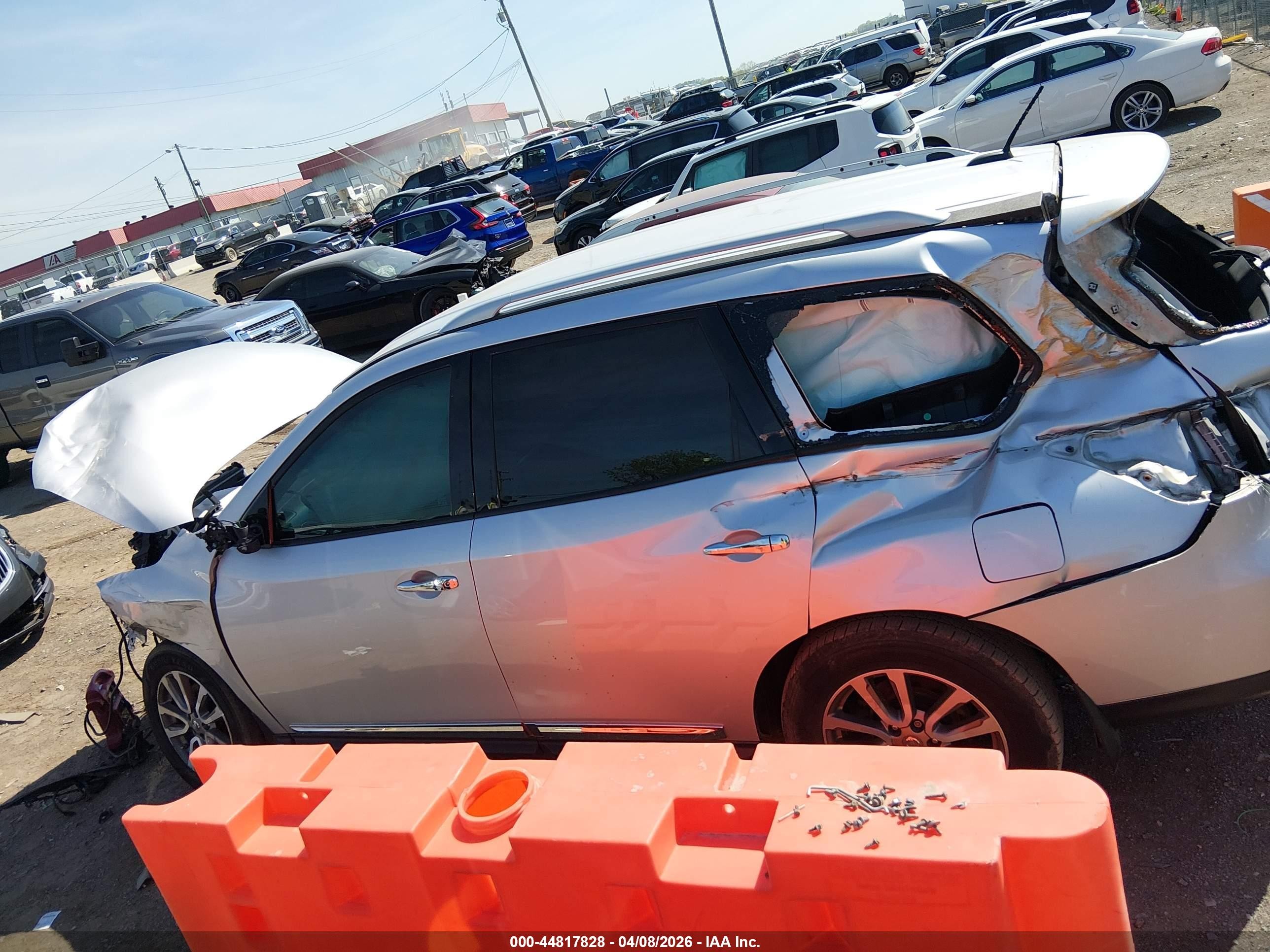 2014 Nissan Pathfinder Sl Silver vin: 5N1AR2MM3EC651580