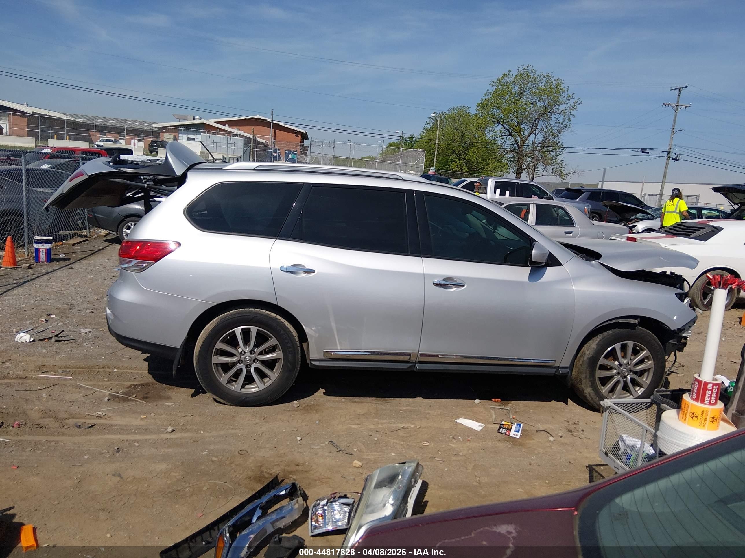 2014 Nissan Pathfinder Sl Silver vin: 5N1AR2MM3EC651580