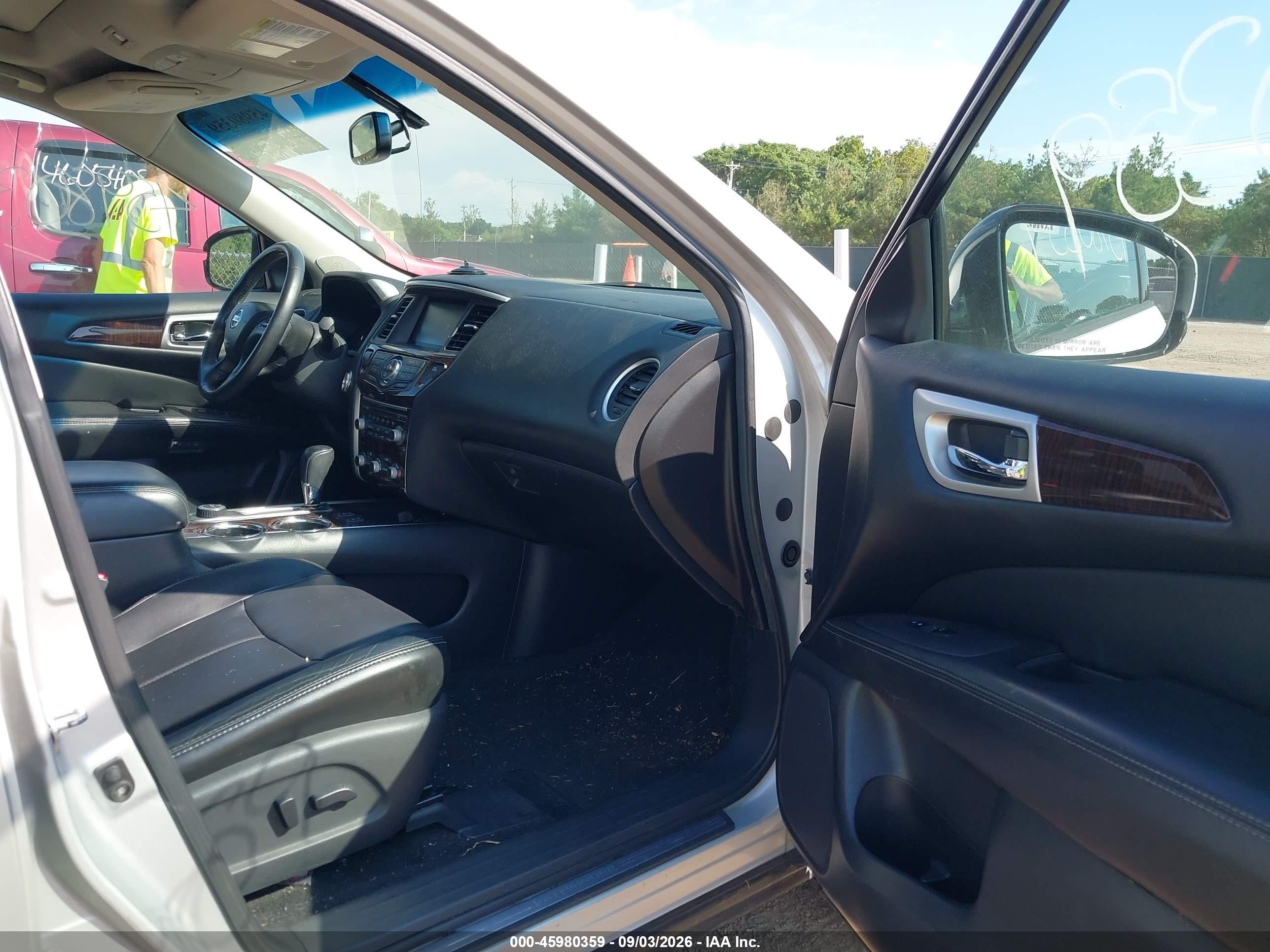 2014 Nissan Pathfinder Sl Silver vin: 5N1AR2MM3EC662935