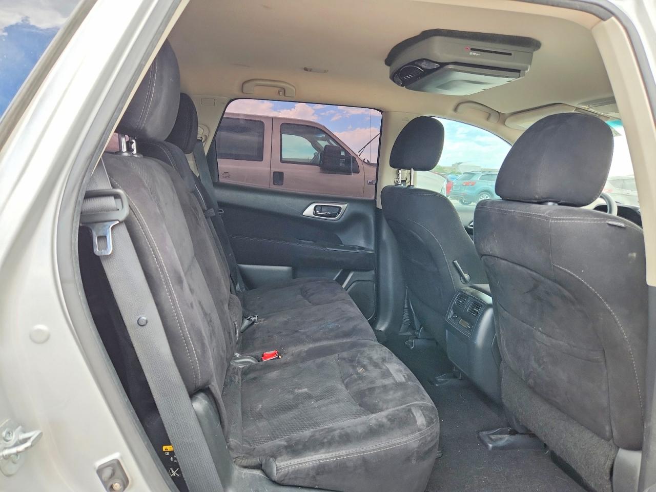 2014 Nissan Pathfinder S Silver vin: 5N1AR2MM3EC664474