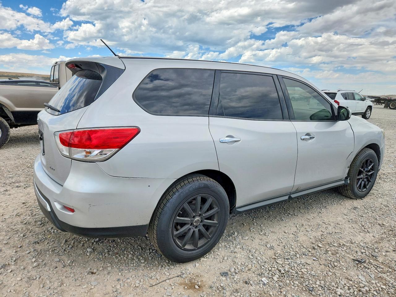2014 Nissan Pathfinder S Silver vin: 5N1AR2MM3EC664474